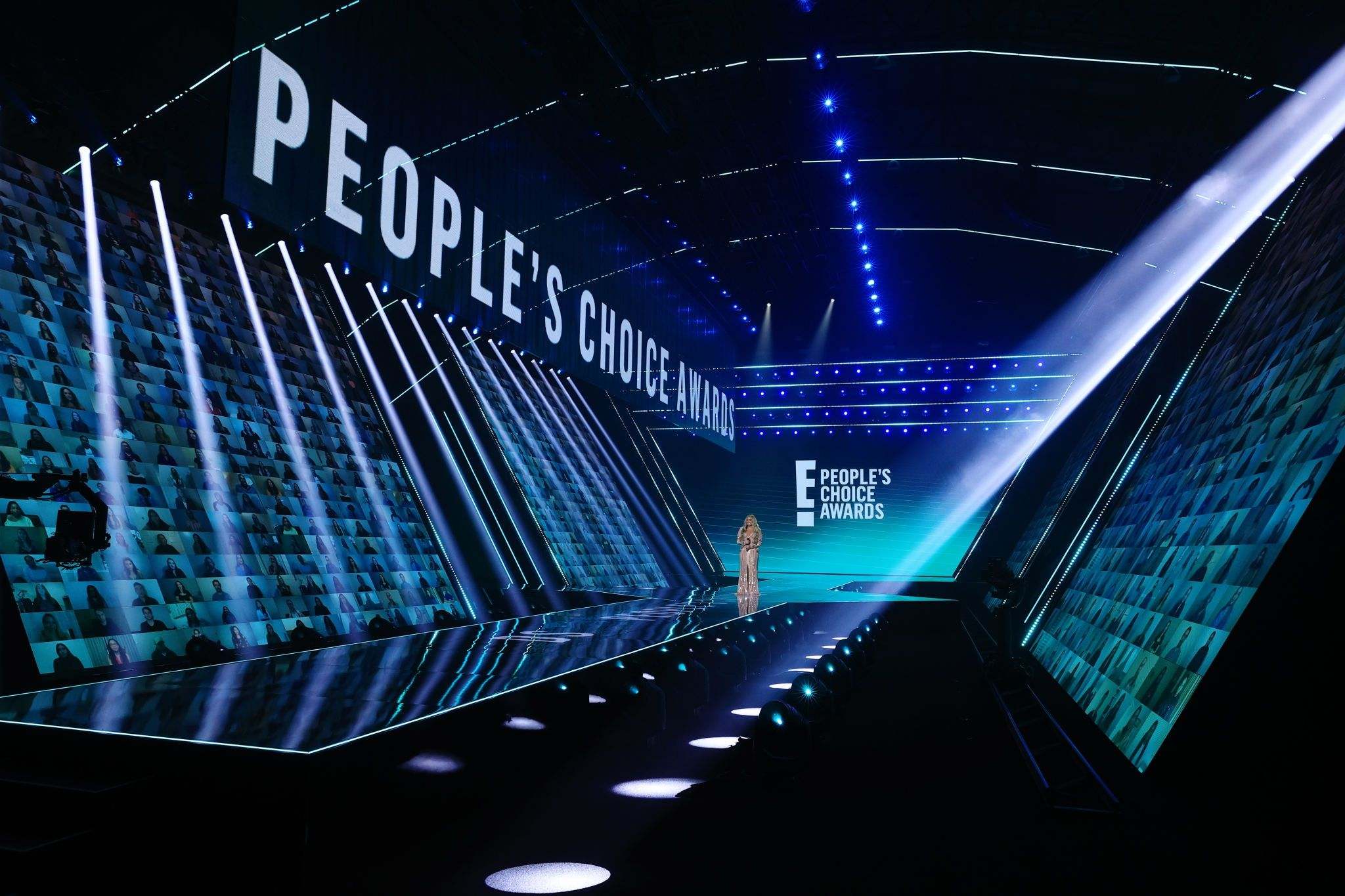 2020_E21_People_s_Choice_Awards_Show_-_November_15-07.jpg
