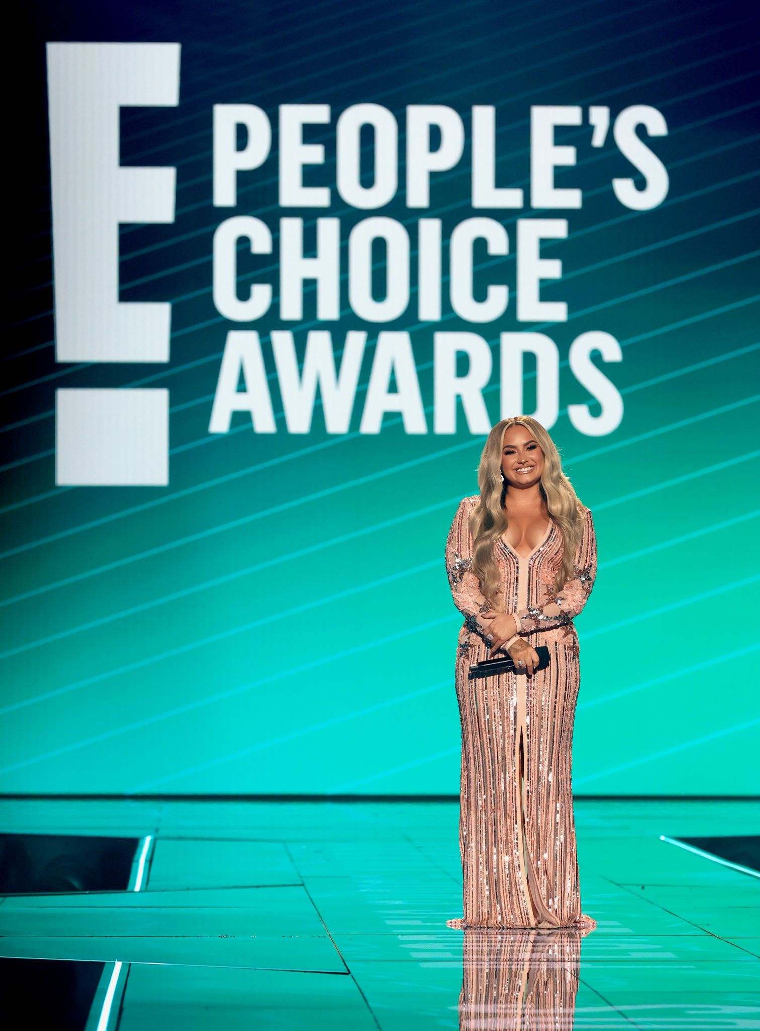 2020_E21_People_s_Choice_Awards_Show_-_November_15-08.jpg