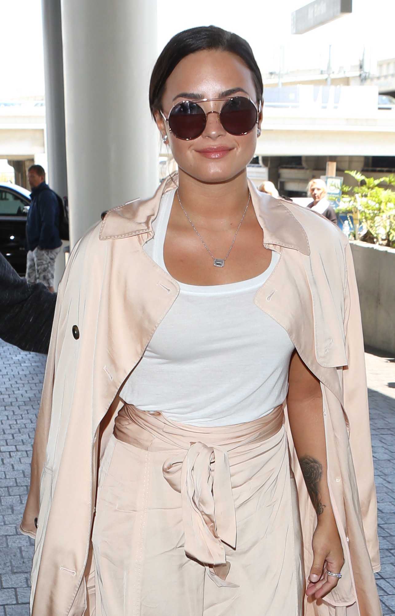 At_LAX_Airport_in_Los_Angeles_-_May_16-164.jpg