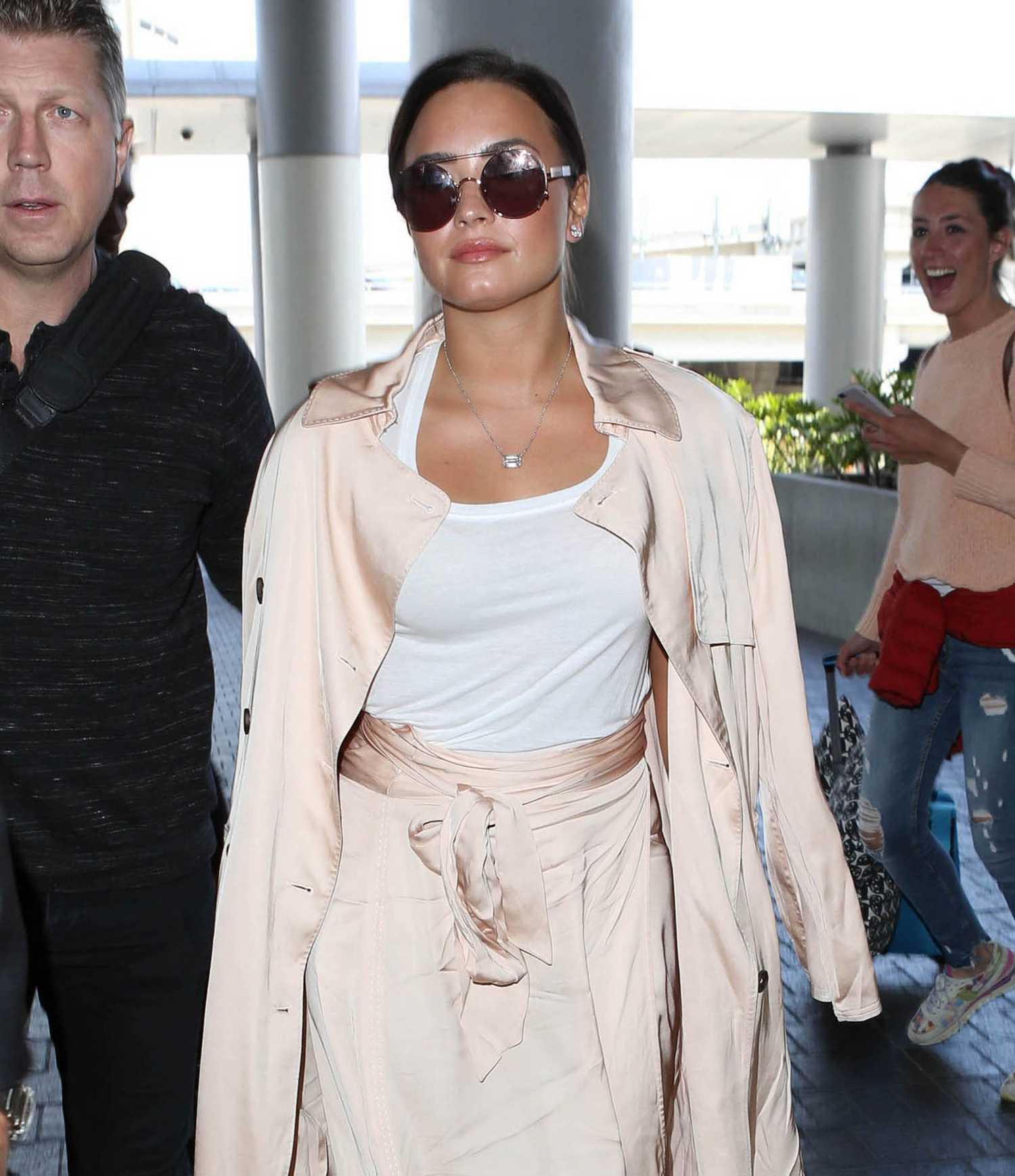 At_LAX_Airport_in_Los_Angeles_-_May_16-96.jpg