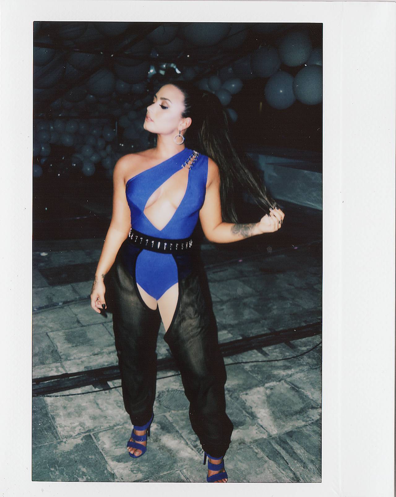 Demi_Lovato_-_2017_MTV_Video_Music_Awards_Photoshoot-17.jpg