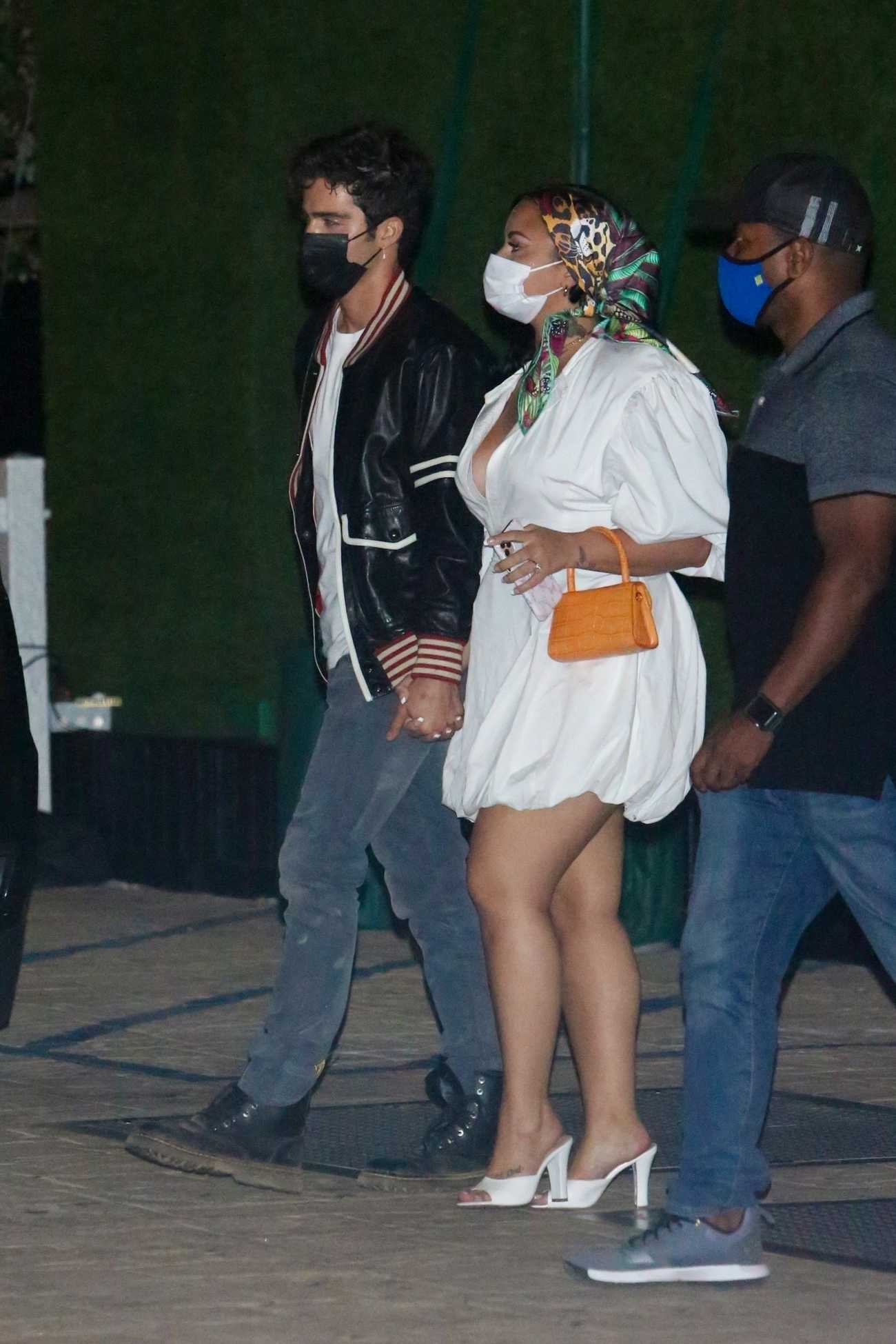 Demi_Lovato_-_At_Nobu_in_Malibu2C_California__08292020-01.jpg