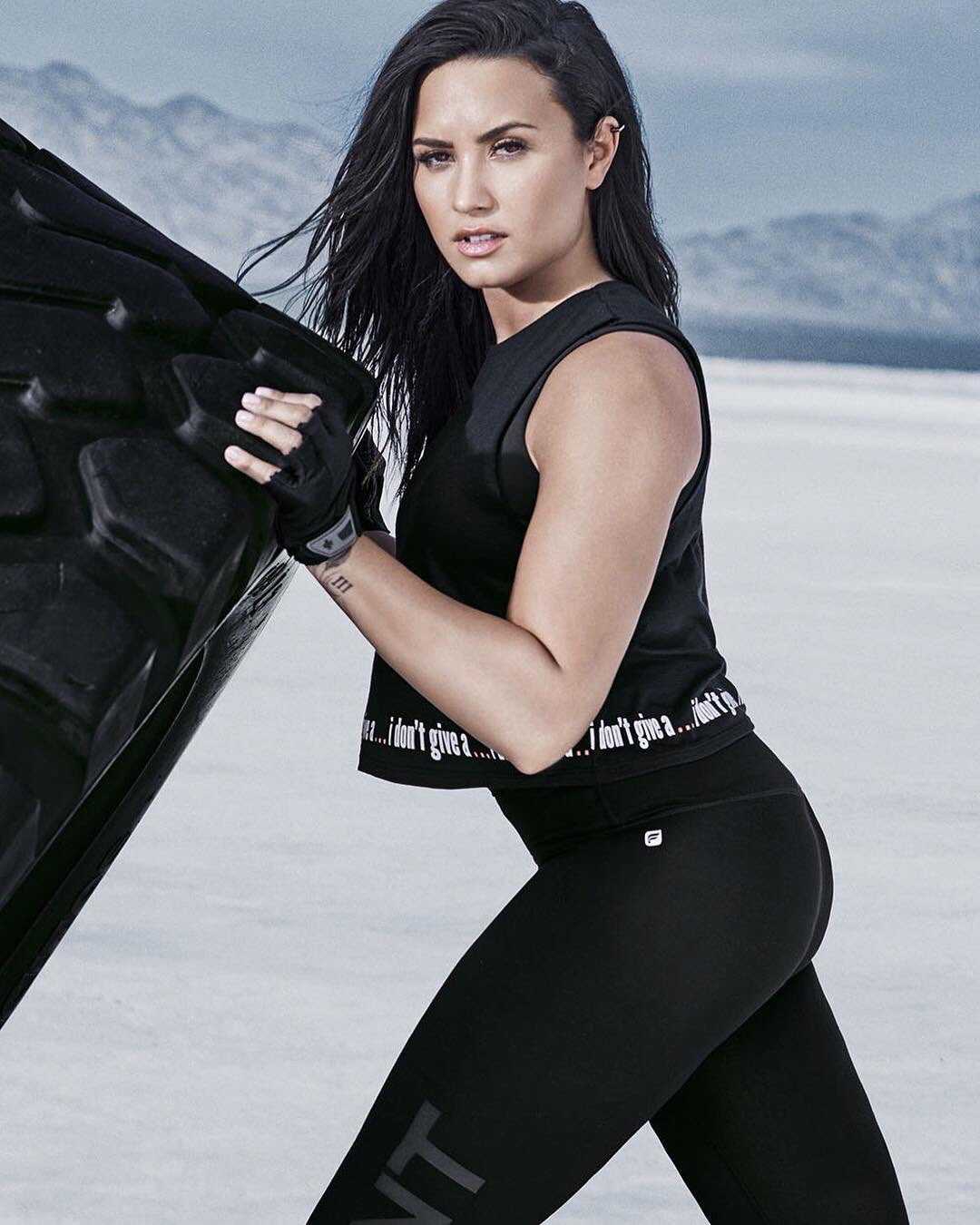 Demi_Lovato_-_Fabletics_Photoshoot_2017-03.jpg