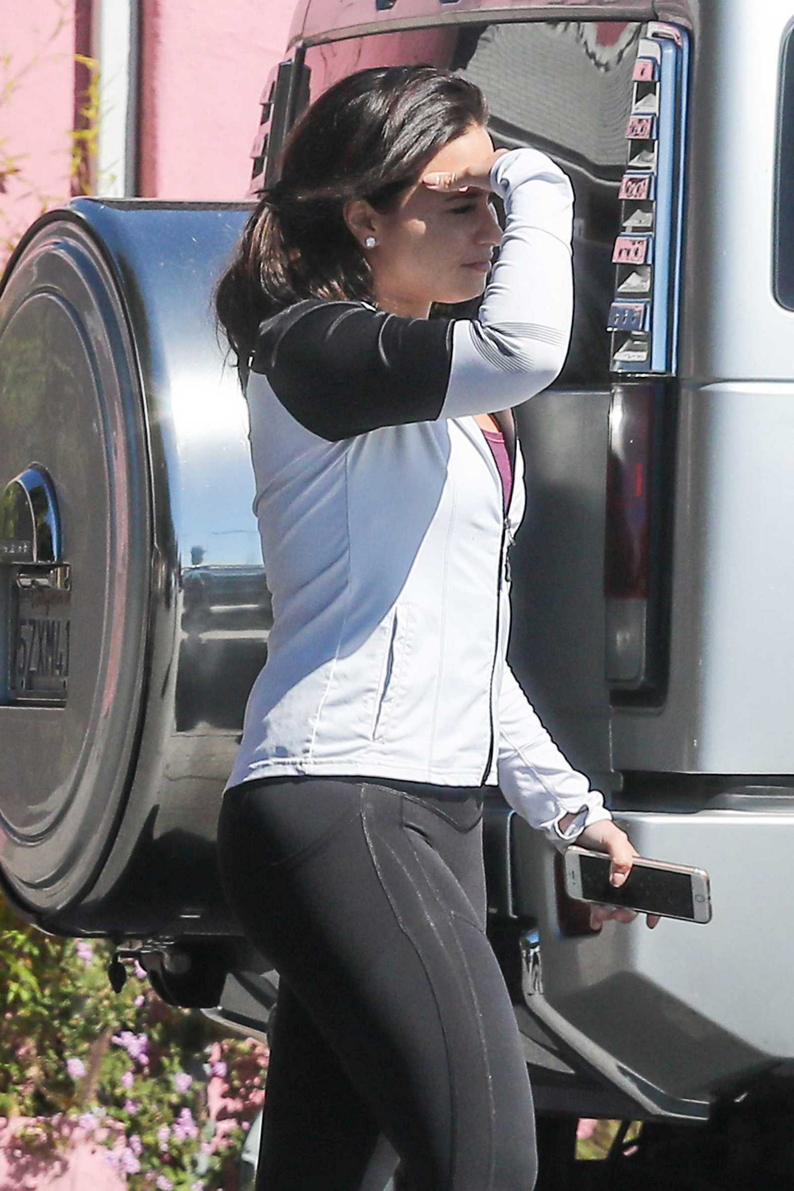 Demi_Lovato_-_Leaving_a_Jiu_Jitsu_Class_in_Hollywood_on_March_6-01.jpg