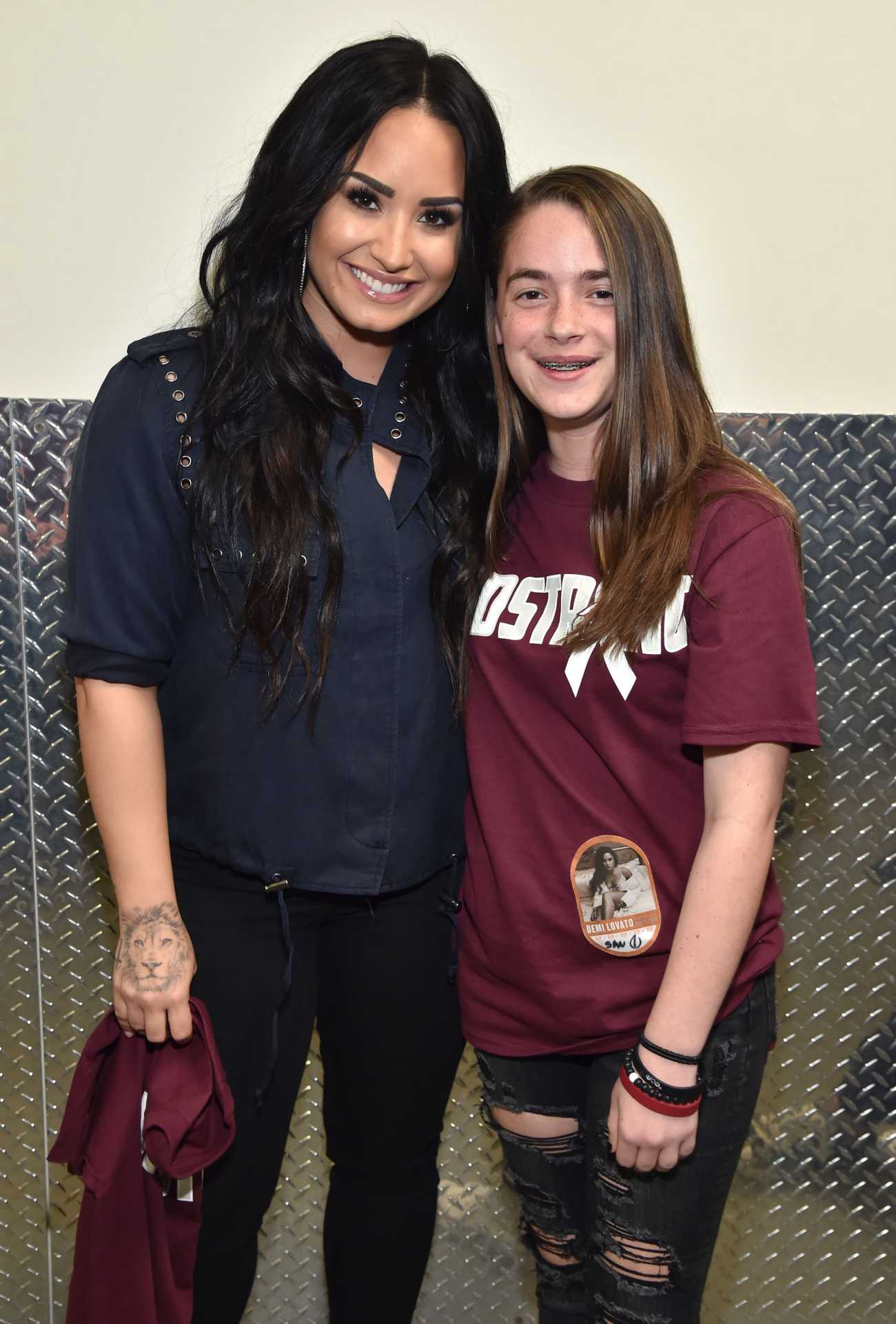 Demi_Lovato_-_Meet_and_Greet_-_Viejas_Arena_at_Aztec_Bowl_San_Diego_State_University_on_February_262C_2018-01.jpg