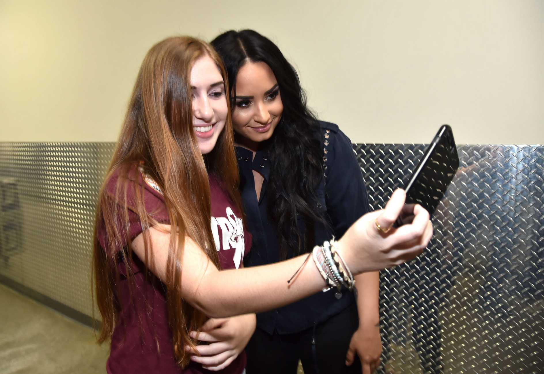 Demi_Lovato_-_Meet_and_Greet_-_Viejas_Arena_at_Aztec_Bowl_San_Diego_State_University_on_February_262C_2018-04.jpg