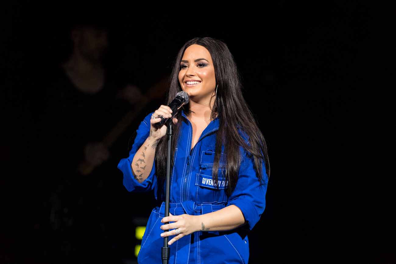 Demi_Lovato_-_Performs_exclusively_for_American_Airlines_AAdvantage_Masterc_28629.jpg