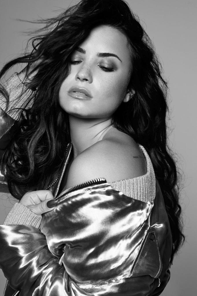 Demi_Lovato_-_Tell_Me_You_Love_Me_Photoshoot_2017-15.jpg