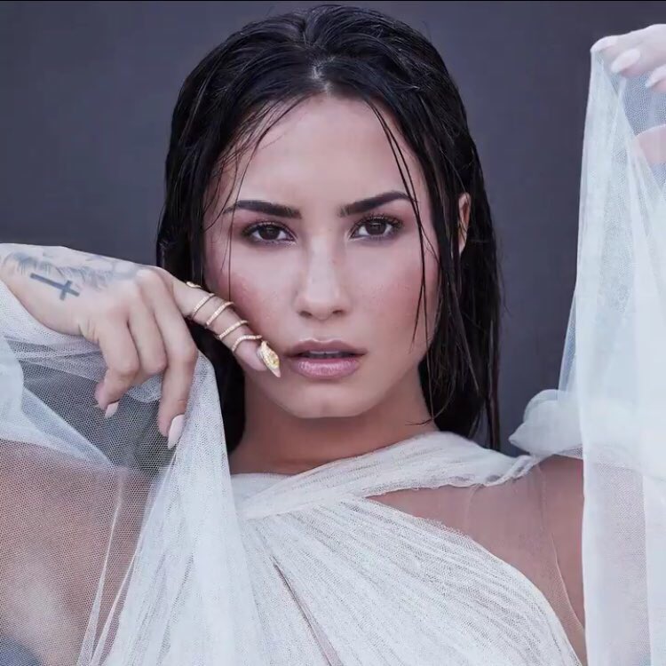 Demi_Lovato_-_Tell_Me_You_Love_Me_Photoshoot_2017-17.jpg