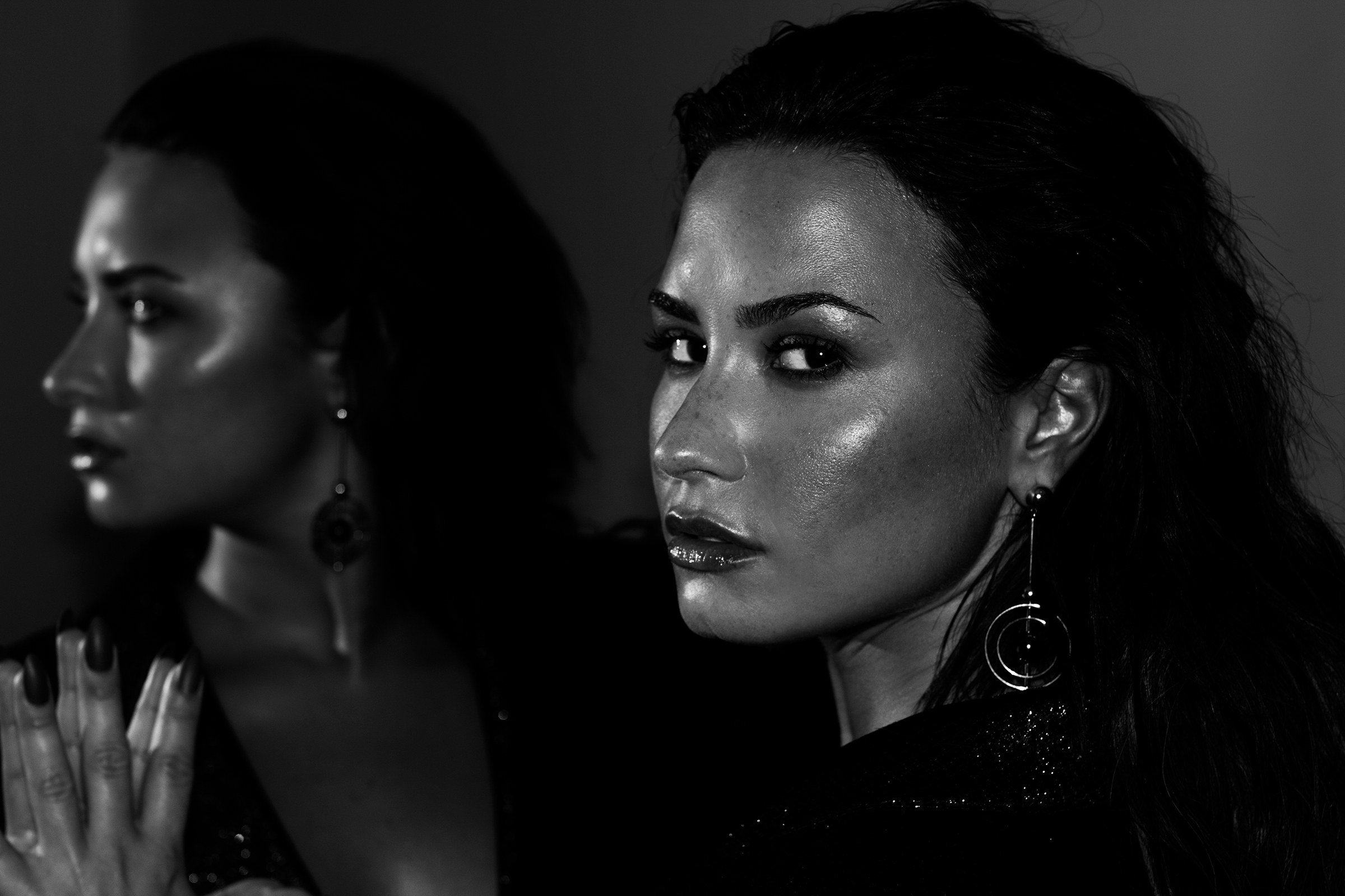 Demi_Lovato_-_Tell_Me_You_Love_Me_Photoshoot_2017-21.jpg Demi_Lovato_-_Tell_Me_You_Love_Me_Photoshoot_2017-21.jpg