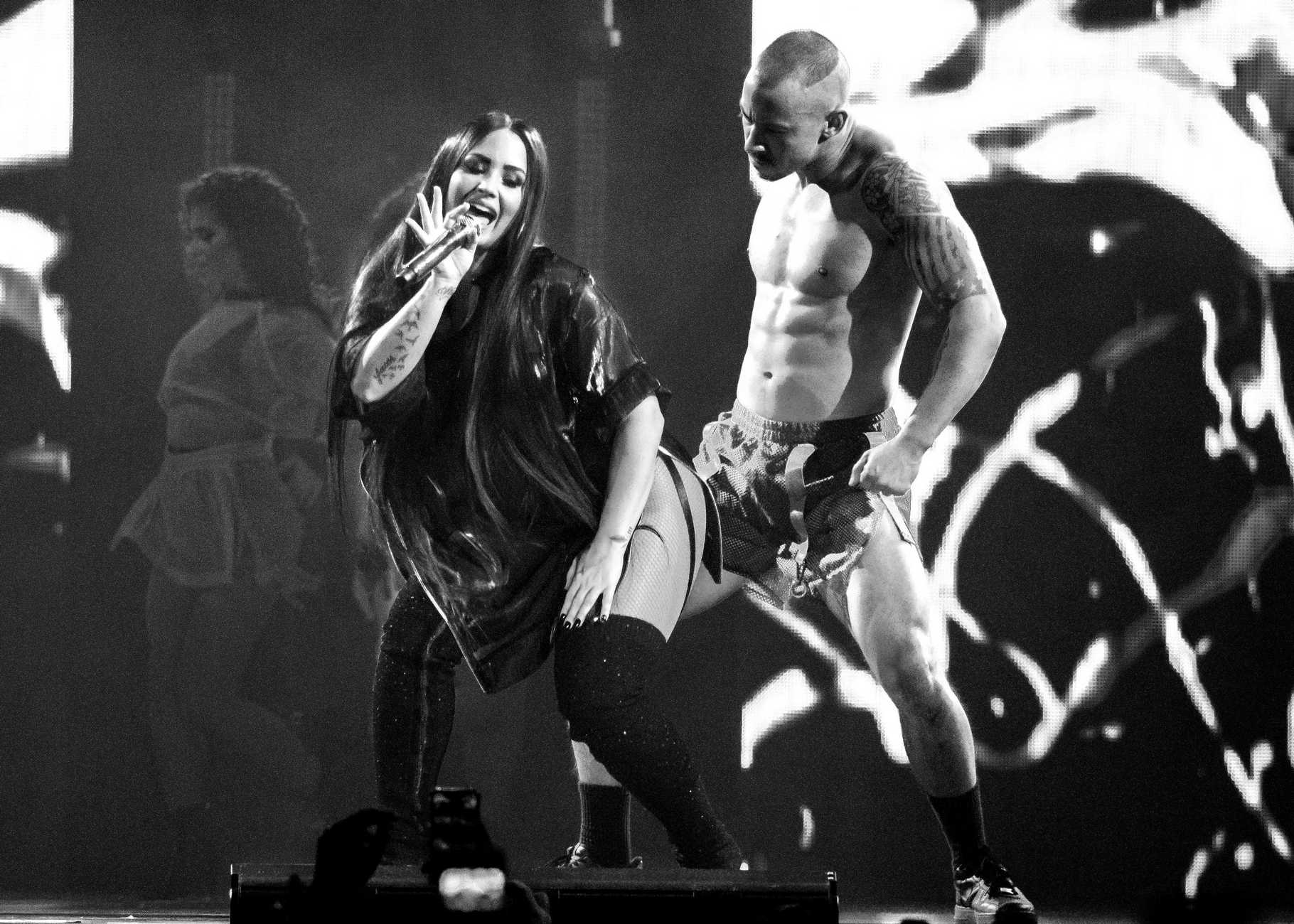 Demi_Lovato_-_Tell_Me_You_Love_Me_Tour_at_Little_Caesars_Arena_in_Detroit2C_Michigan_-_March_132C_2018-07.jpg Demi_Lovato_-_Tell_Me_You_Love_Me_Tour_at_Little_Caesars_Arena_in_Detroit2C_Michigan_-_March_132C_2018-07.jpg