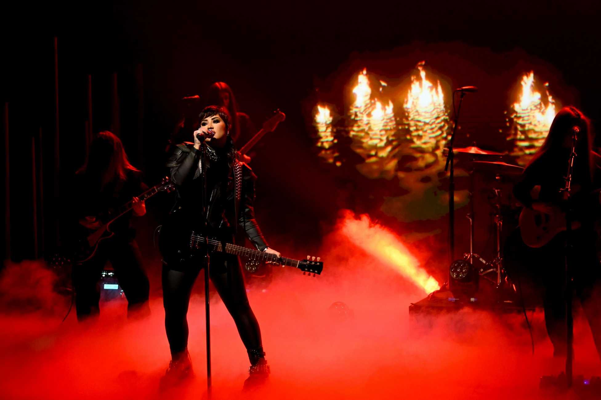 Demi_Lovato_-_The_Tonight_Show_Starring_Jimmy_Fallon__0609202208.jpg