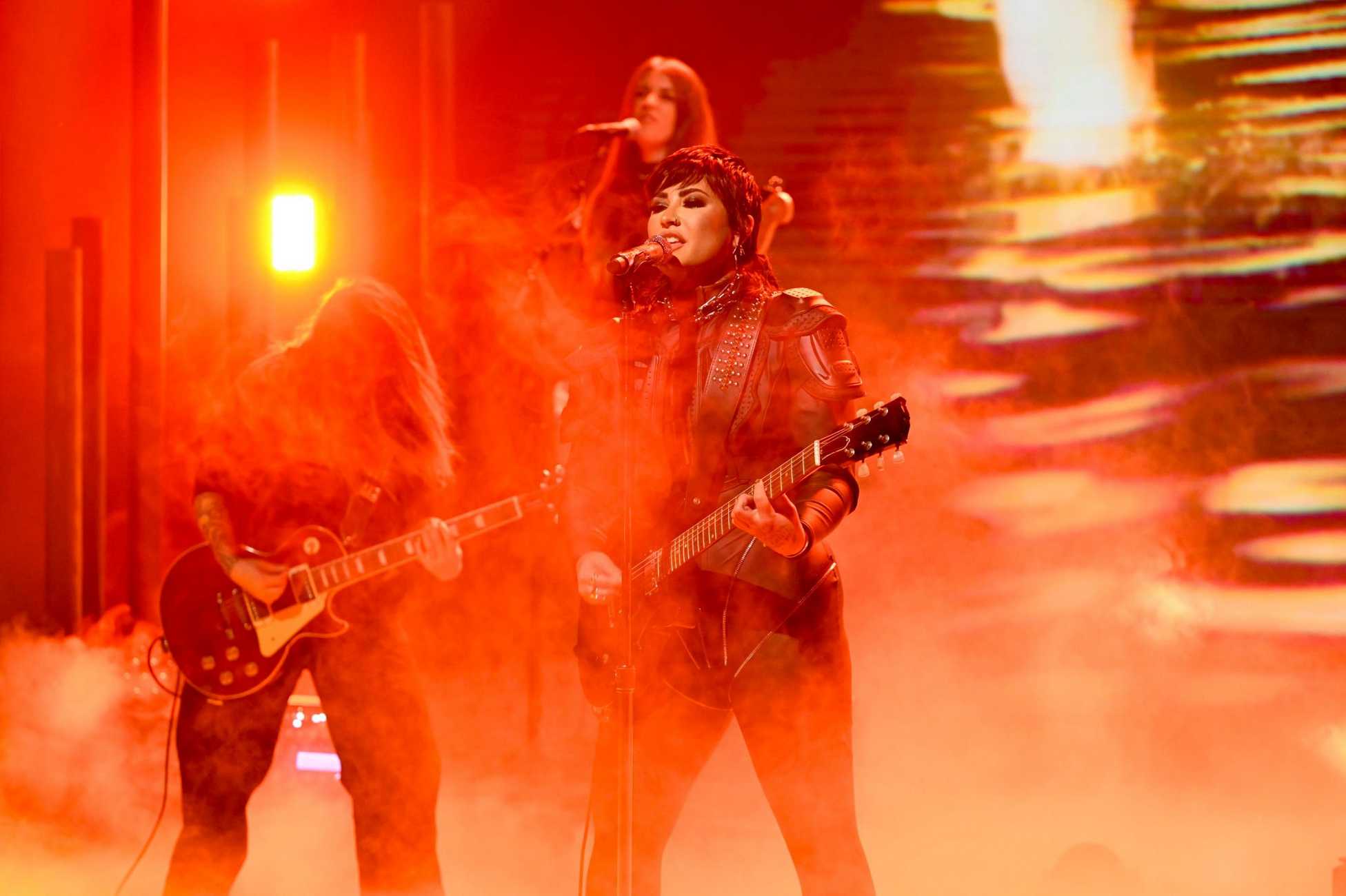 Demi_Lovato_-_The_Tonight_Show_Starring_Jimmy_Fallon__0609202212.jpg