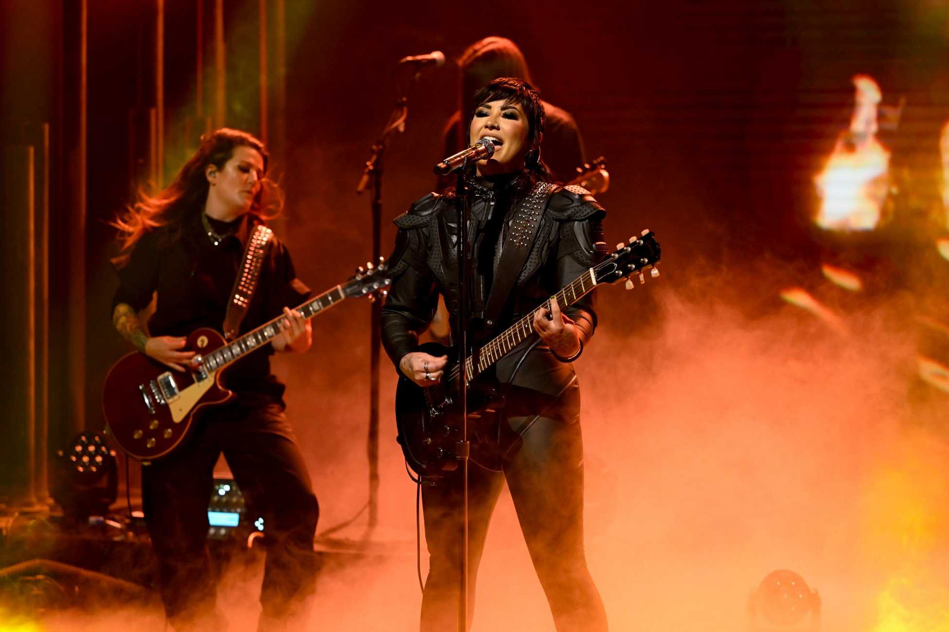 Demi_Lovato_-_The_Tonight_Show_Starring_Jimmy_Fallon__0609202214.jpg
