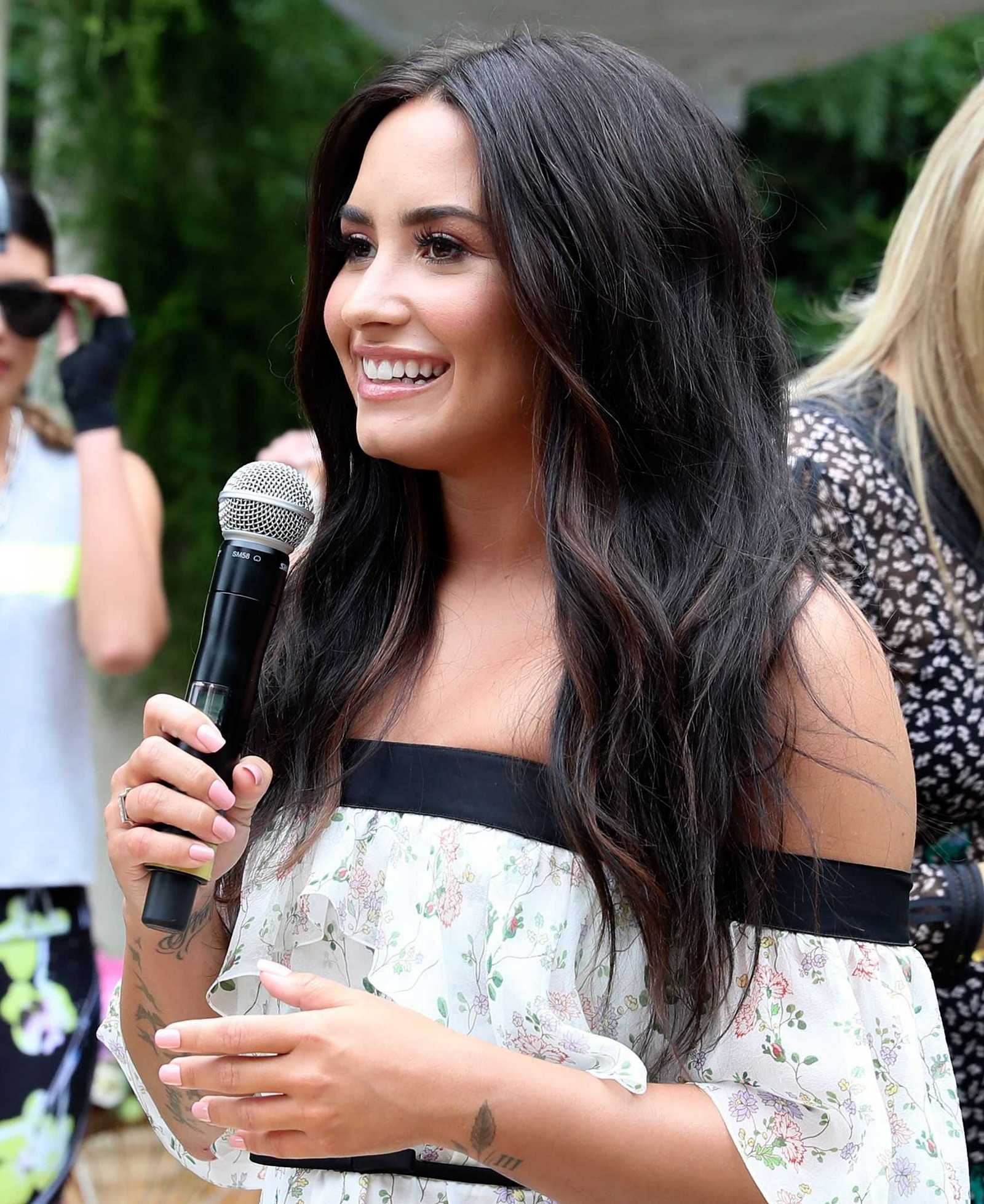 Demi_Lovato_-_The__Demi_Lovato_for_Fabletics__launch_party_in_Los_Angeles_on_May_10-02.jpg