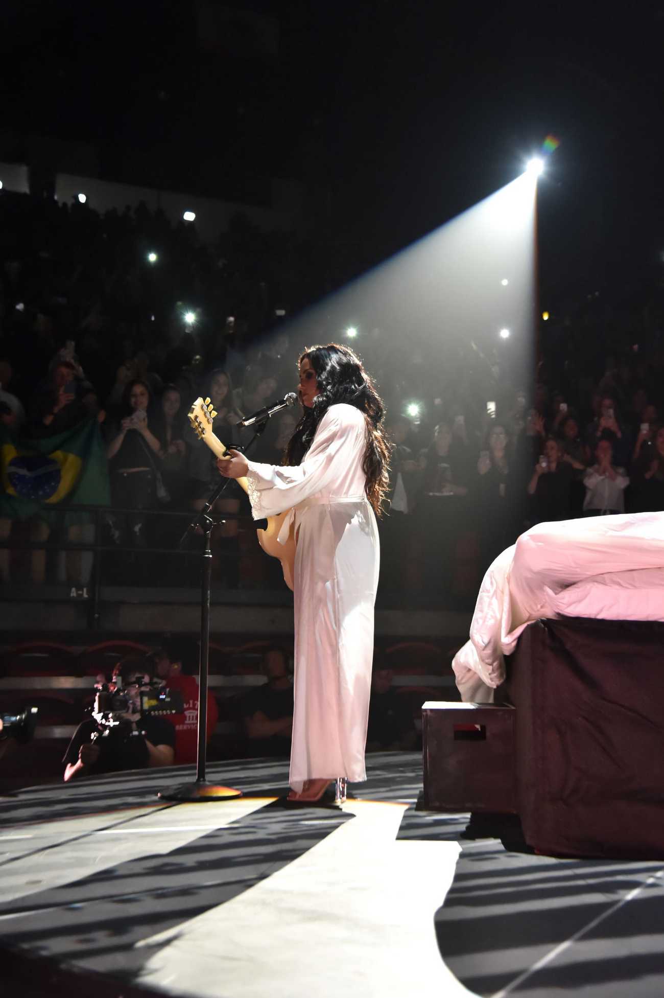 Demi_Lovato_-_Viejas_Arena_at_Aztec_Bowl_San_Diego_State_University_on_February_262C_2018-02.jpg
