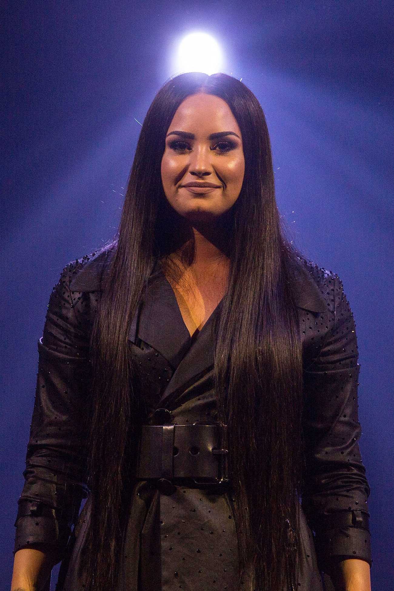 Demi_Lovato_-_Viejas_Arena_at_Aztec_Bowl_San_Diego_State_University_on_February_262C_2018-07.jpg Demi_Lovato_-_Viejas_Arena_at_Aztec_Bowl_San_Diego_State_University_on_February_262C_2018-07.jpg