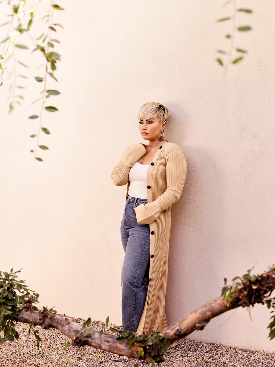 Demi_Lovato_-_Vogue_Mexico2C_April_2021_01.jpg