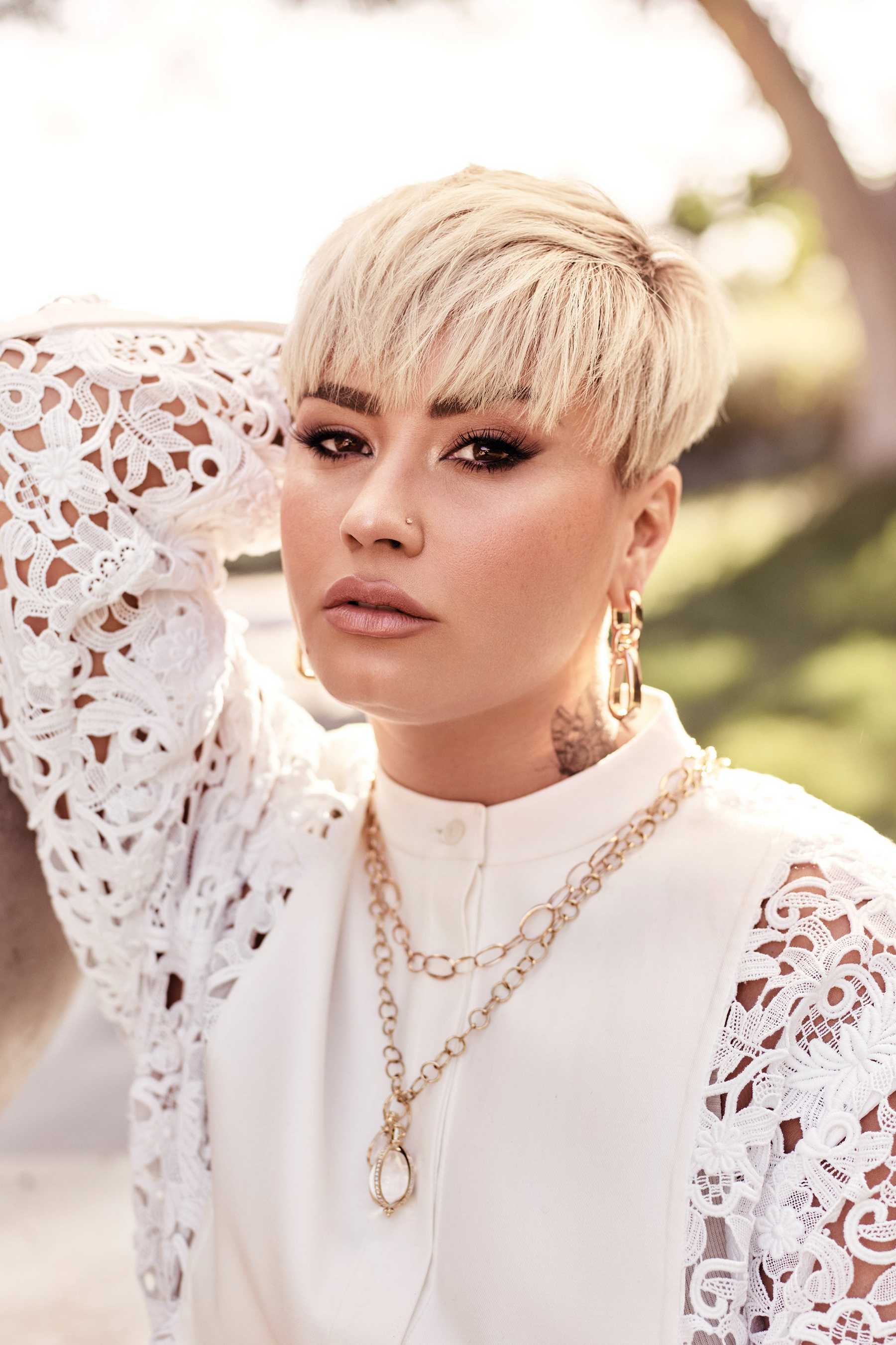 Demi_Lovato_-_Vogue_Mexico2C_April_2021_04.jpg