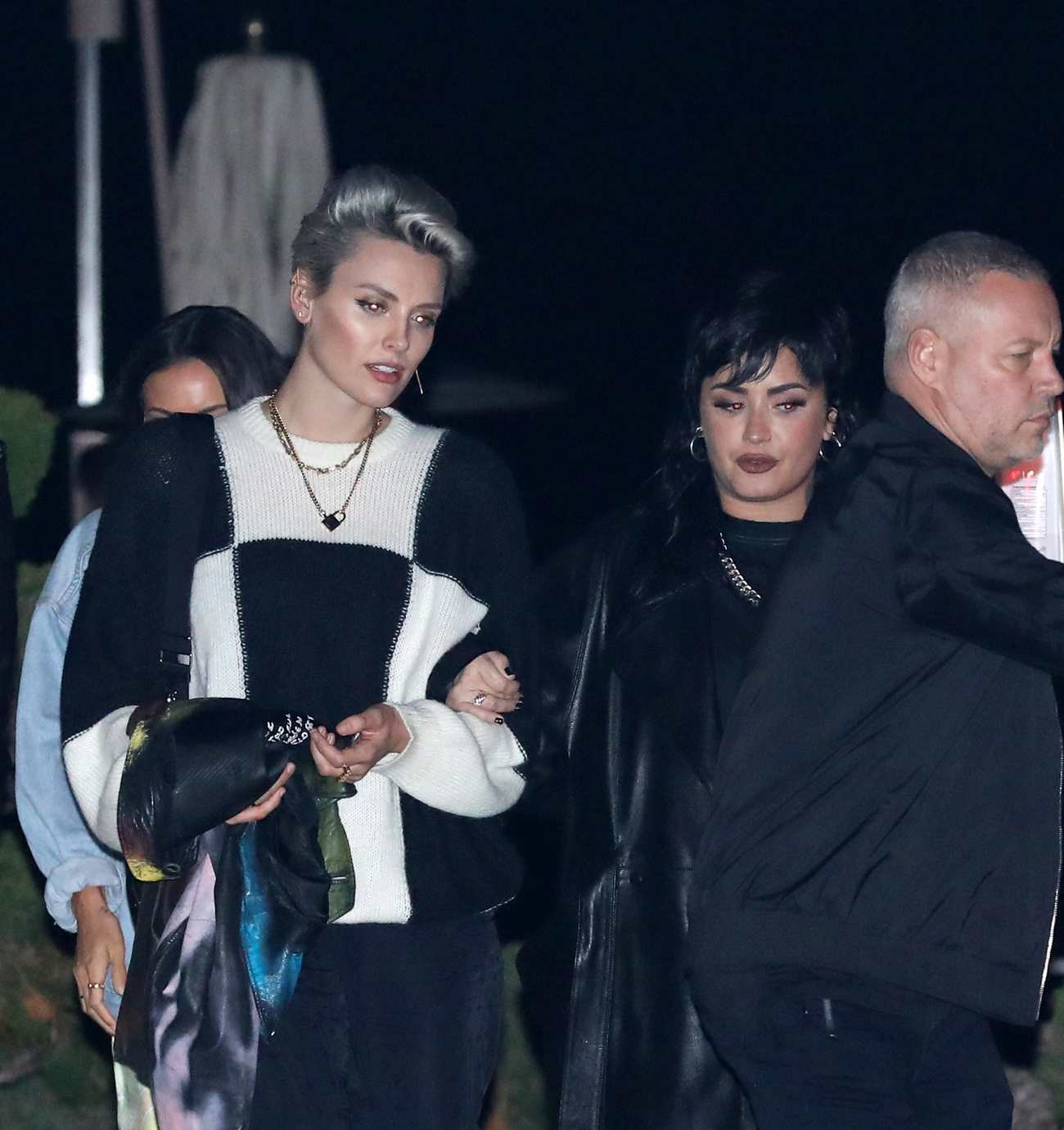 Demi_Lovato_-_at_Nobu_in_Malibu2C_November_52C_202101.jpg