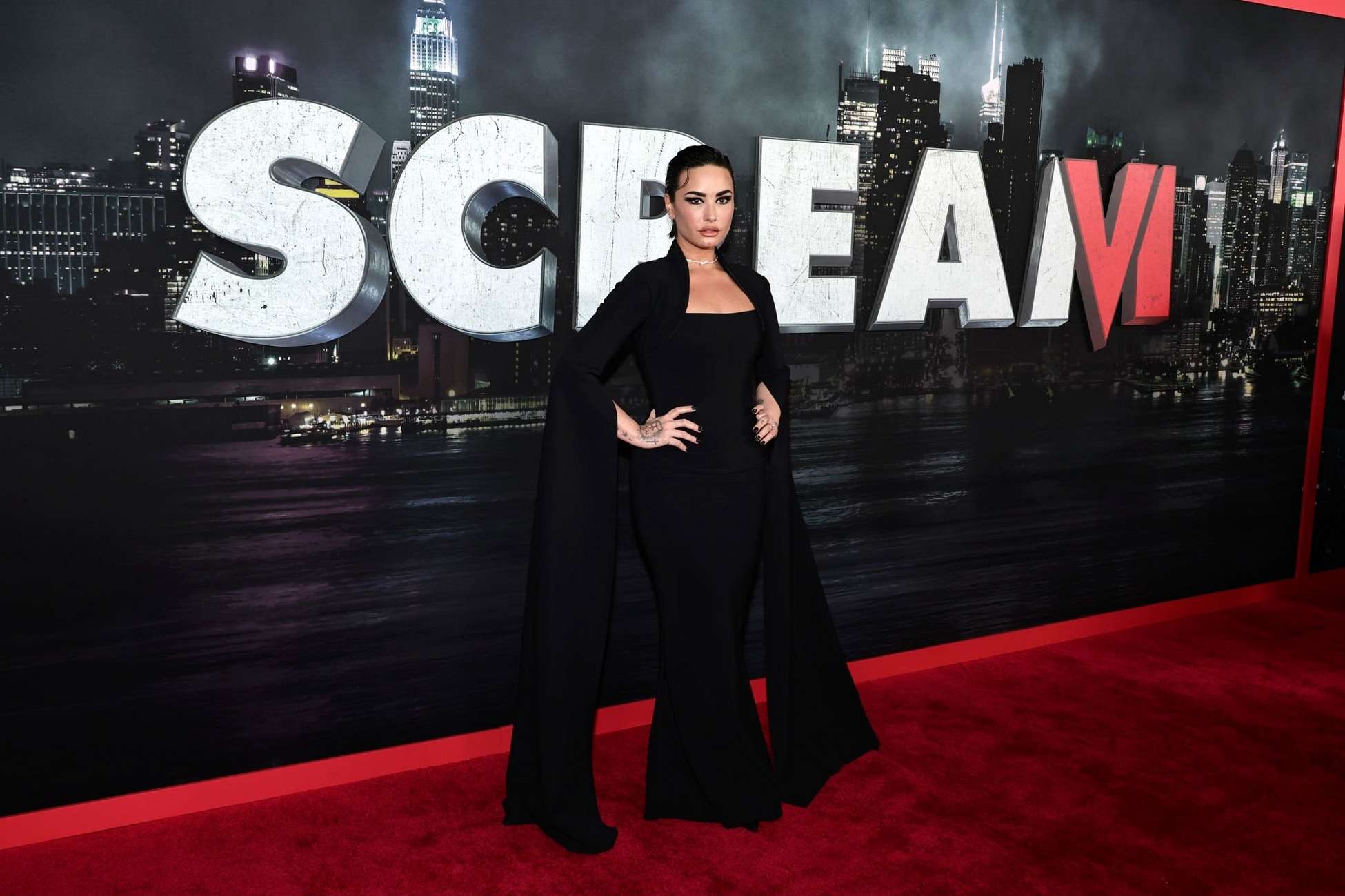 Demi_Lovato_-_premiere_of_Scream_VI_at_AMC_Lincoln_Square2C_New_York_City_-_March_62C_202305.jpg