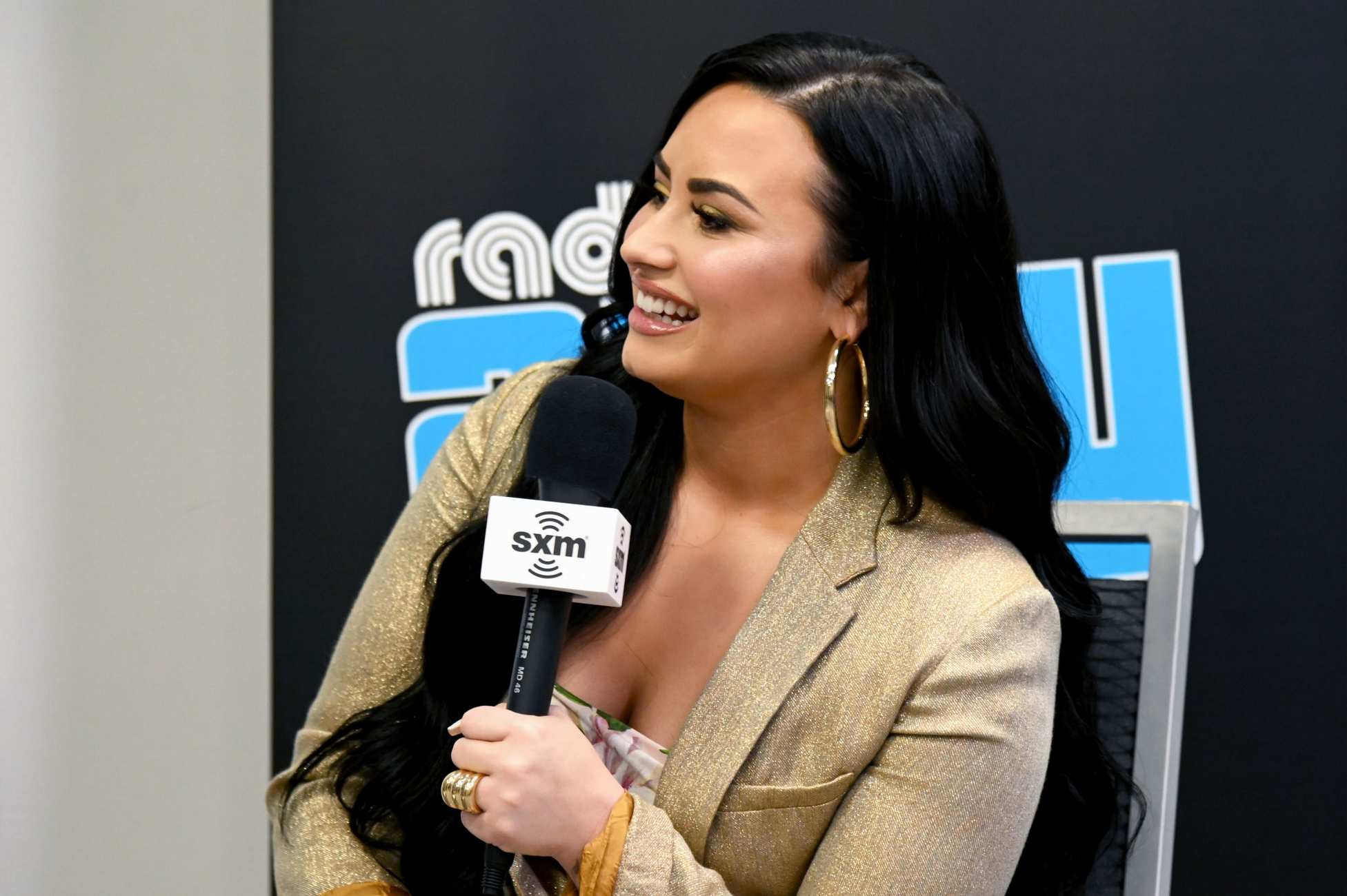 Demi_Lovato_sits_with_Andy_Cohen_on_SiriusXM_s_Radio_Andy_on_January_302C_2020_in_Miami2C_Florida-06.jpg