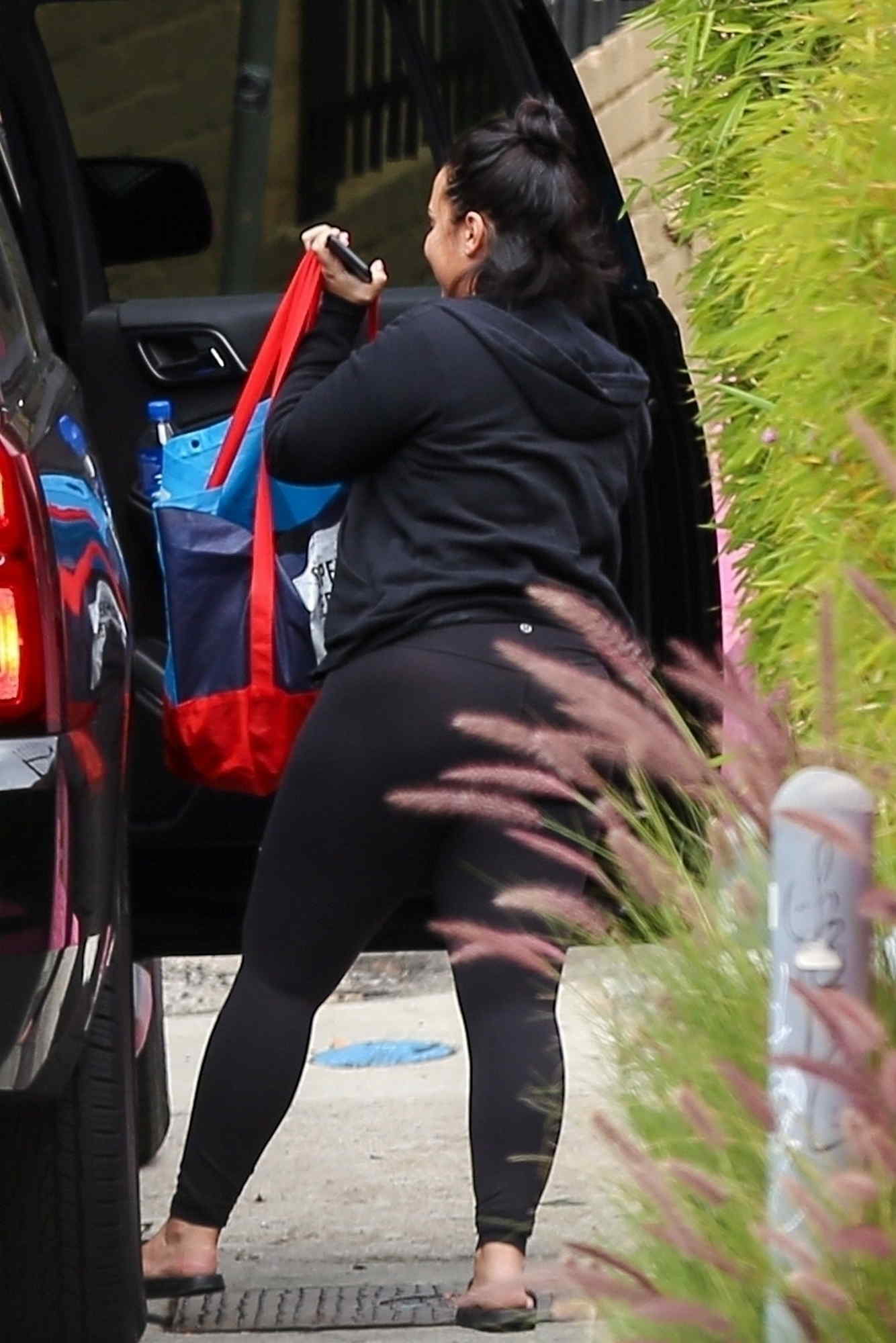 Heading_to_the_gym_in_Los_Angeles_-_April_293.jpg