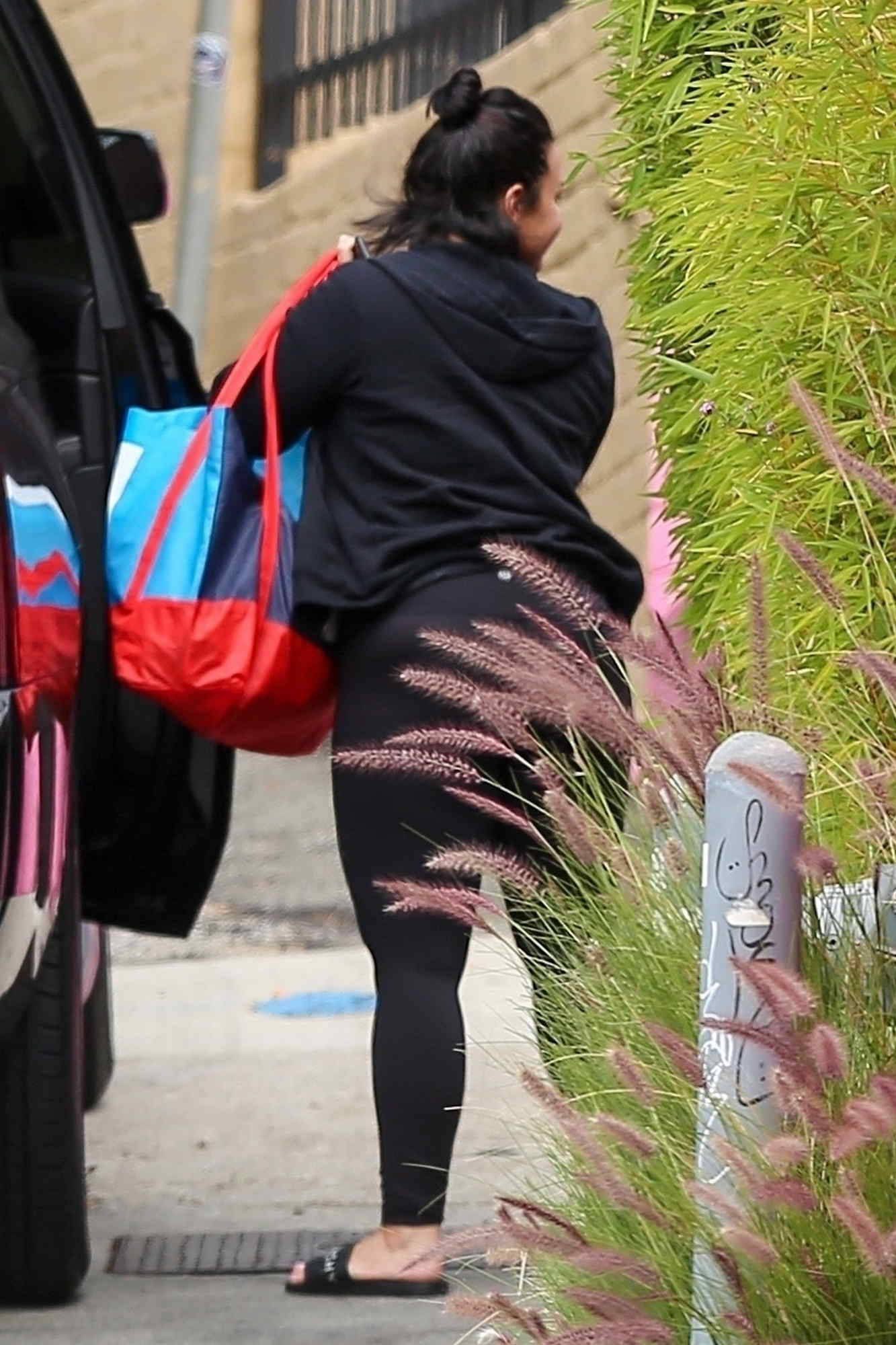 Heading_to_the_gym_in_Los_Angeles_-_April_294.jpg