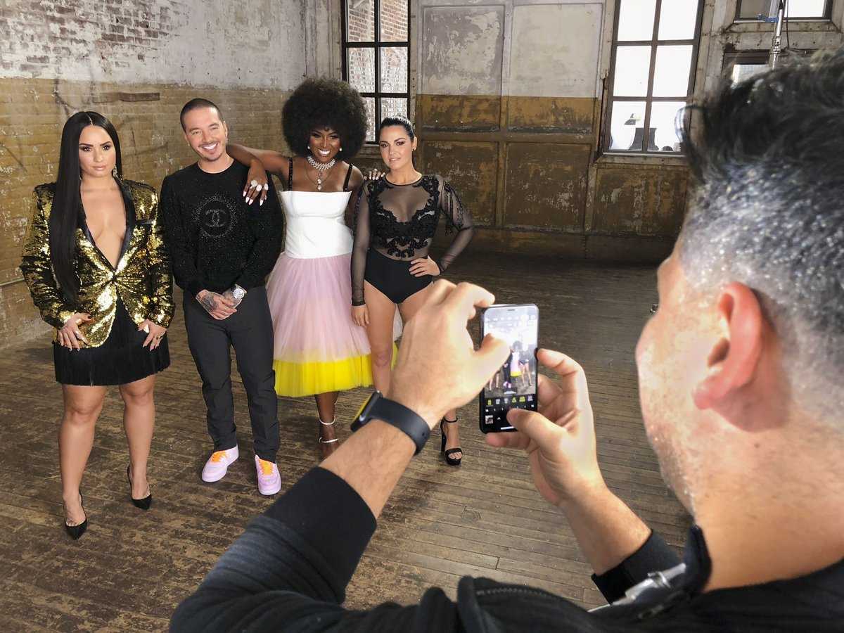 People_En_Espanol_BTS_2018-04.jpg