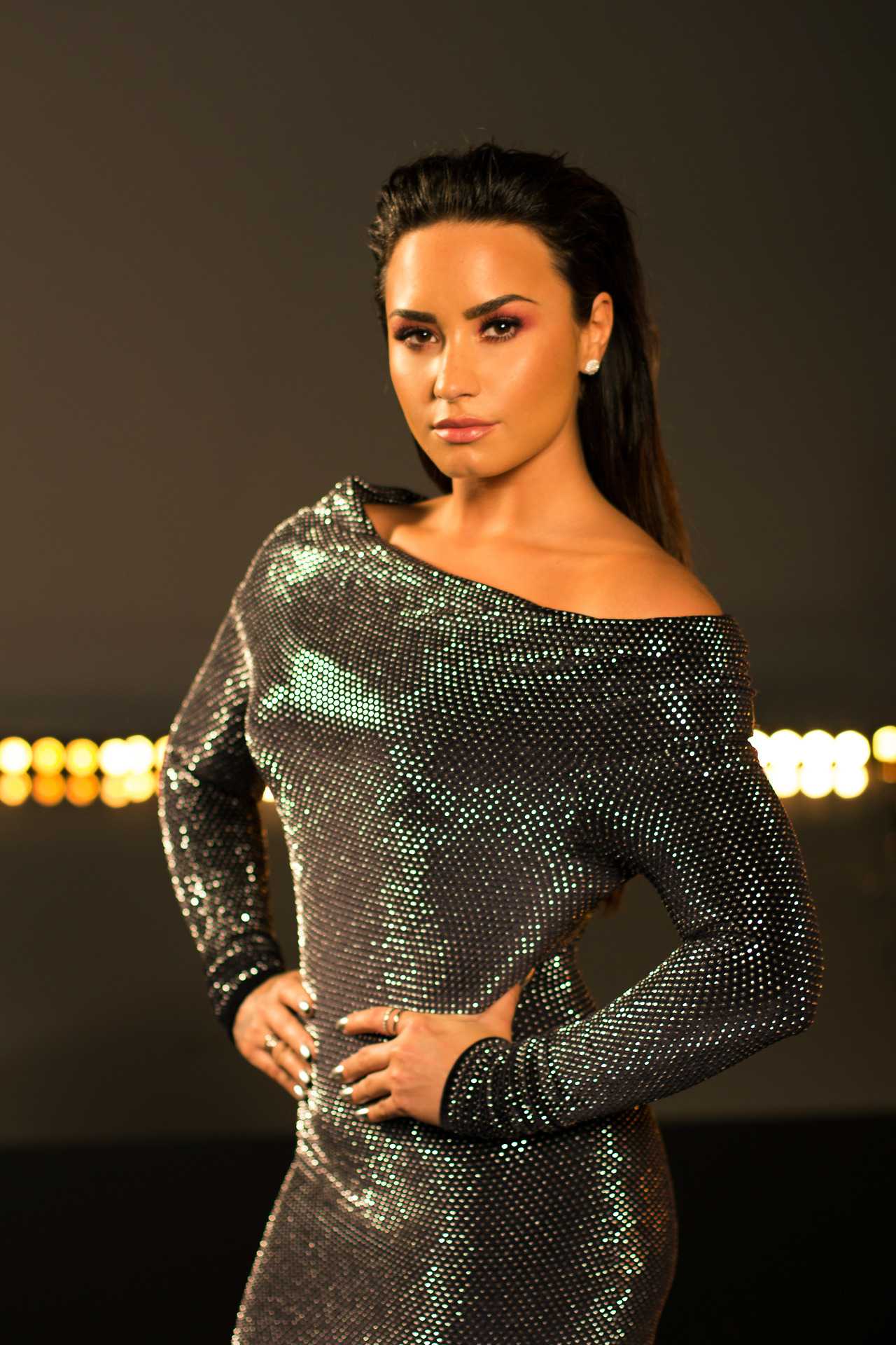 demi01.jpg