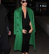 Demi_Lovato_-_Arrives_to_LAX_in_Los_Angeles_on_Feb_5-08.jpg