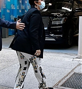 Demi_Lovato_-_Outside__Live_with_Kelly___Ryan__in_New_York_09302021_02.jpg