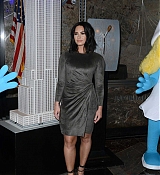 Demi_Lovato_-_The_Empire_State_Building_in_New_York_on_March_20-07.jpg
