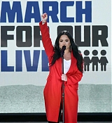 Demi_Lovato_-__March_For_Our_Lives__in_Washington2C_DC_on_March_24-04.jpg