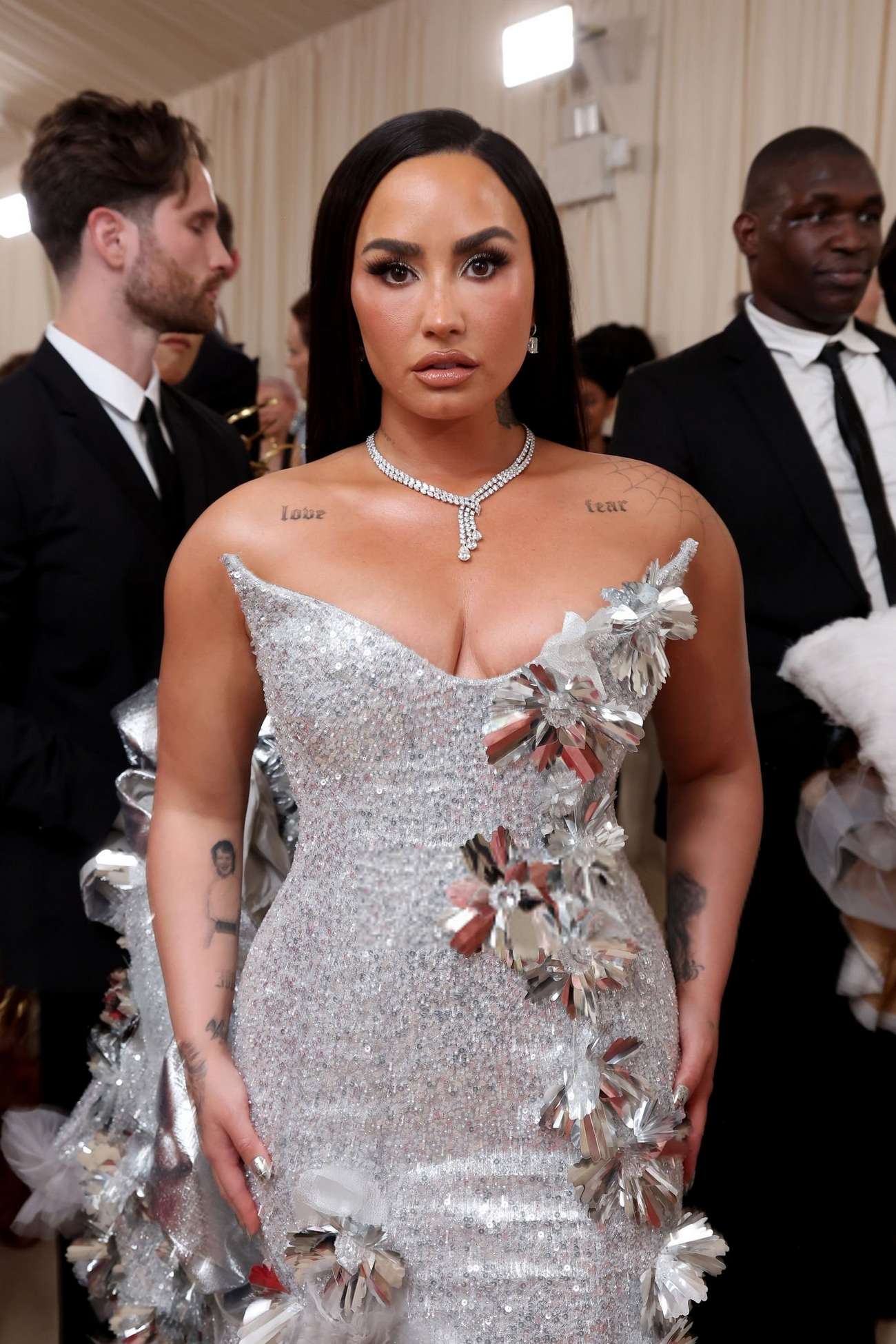 Demi_Lovato_-2024_Met_Gala_on_in_New_York_May_62C_2024_02.jpg