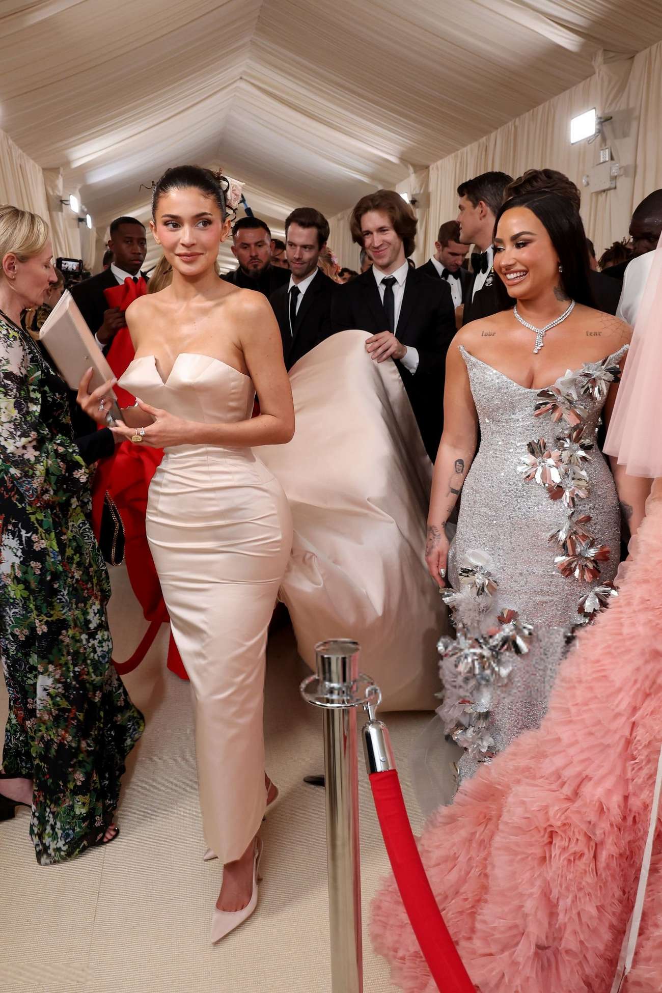 Demi_Lovato_-2024_Met_Gala_on_in_New_York_May_62C_2024_04.jpg