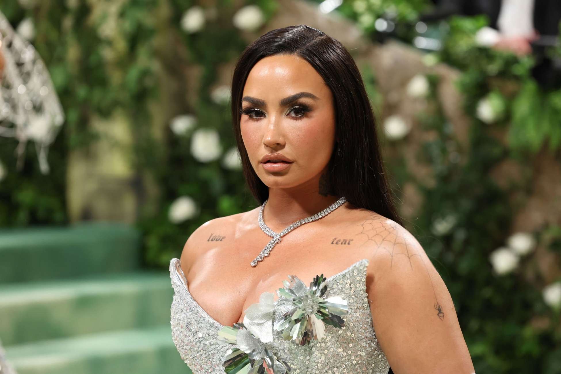 Demi_Lovato_-2024_Met_Gala_on_in_New_York_May_62C_2024_10.jpg
