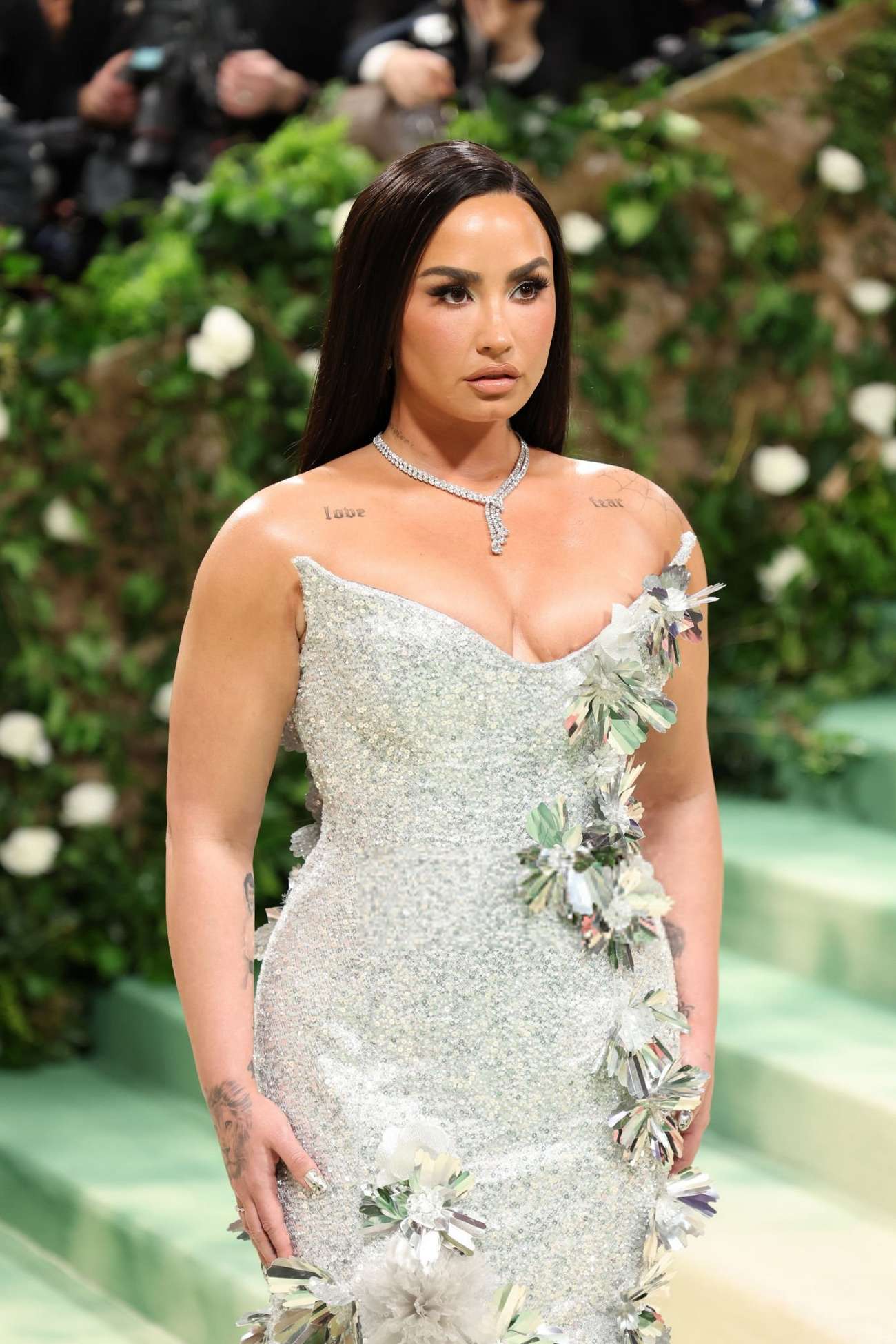 Demi_Lovato_-2024_Met_Gala_on_in_New_York_May_62C_2024_11.jpg