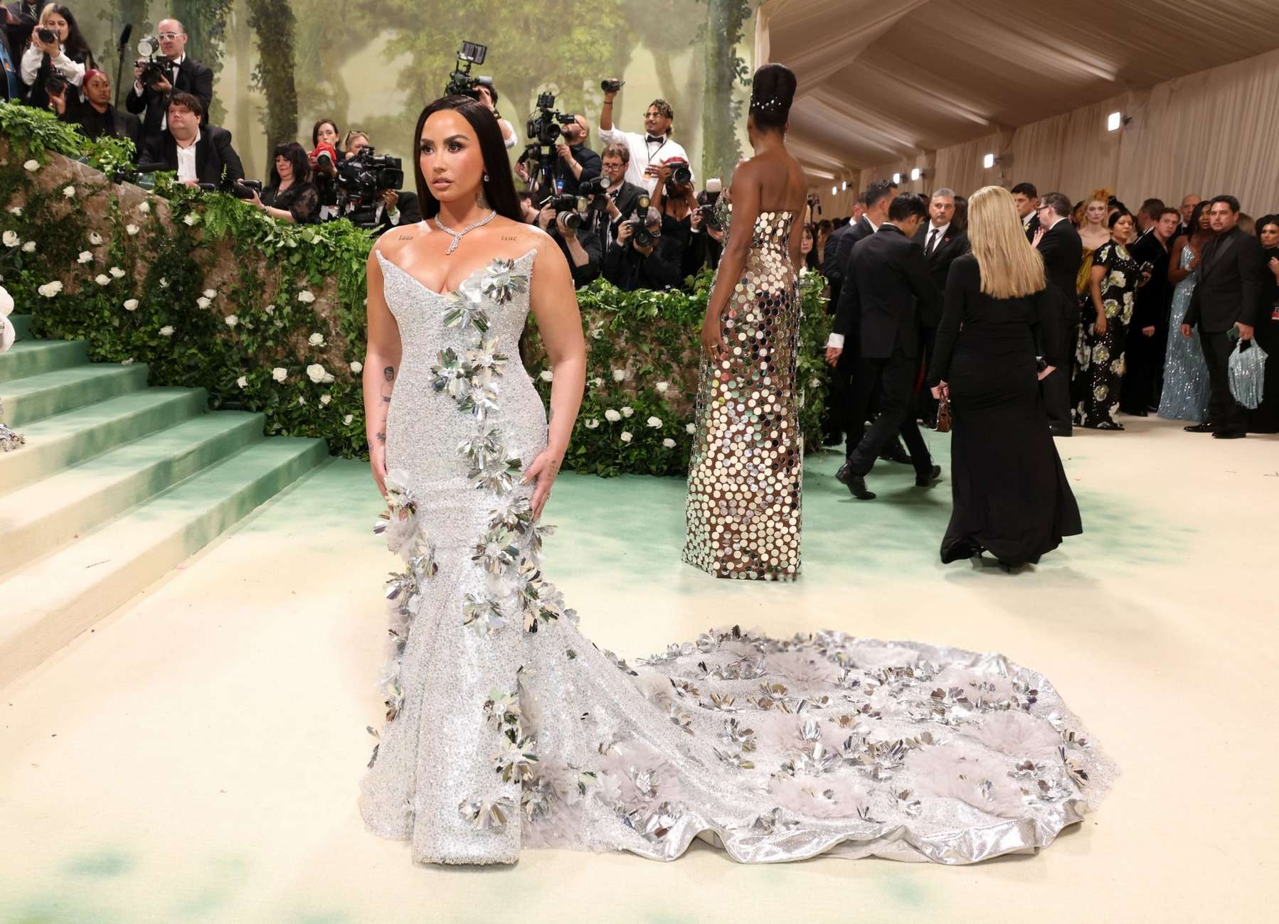Demi_Lovato_-2024_Met_Gala_on_in_New_York_May_62C_2024_14.jpg