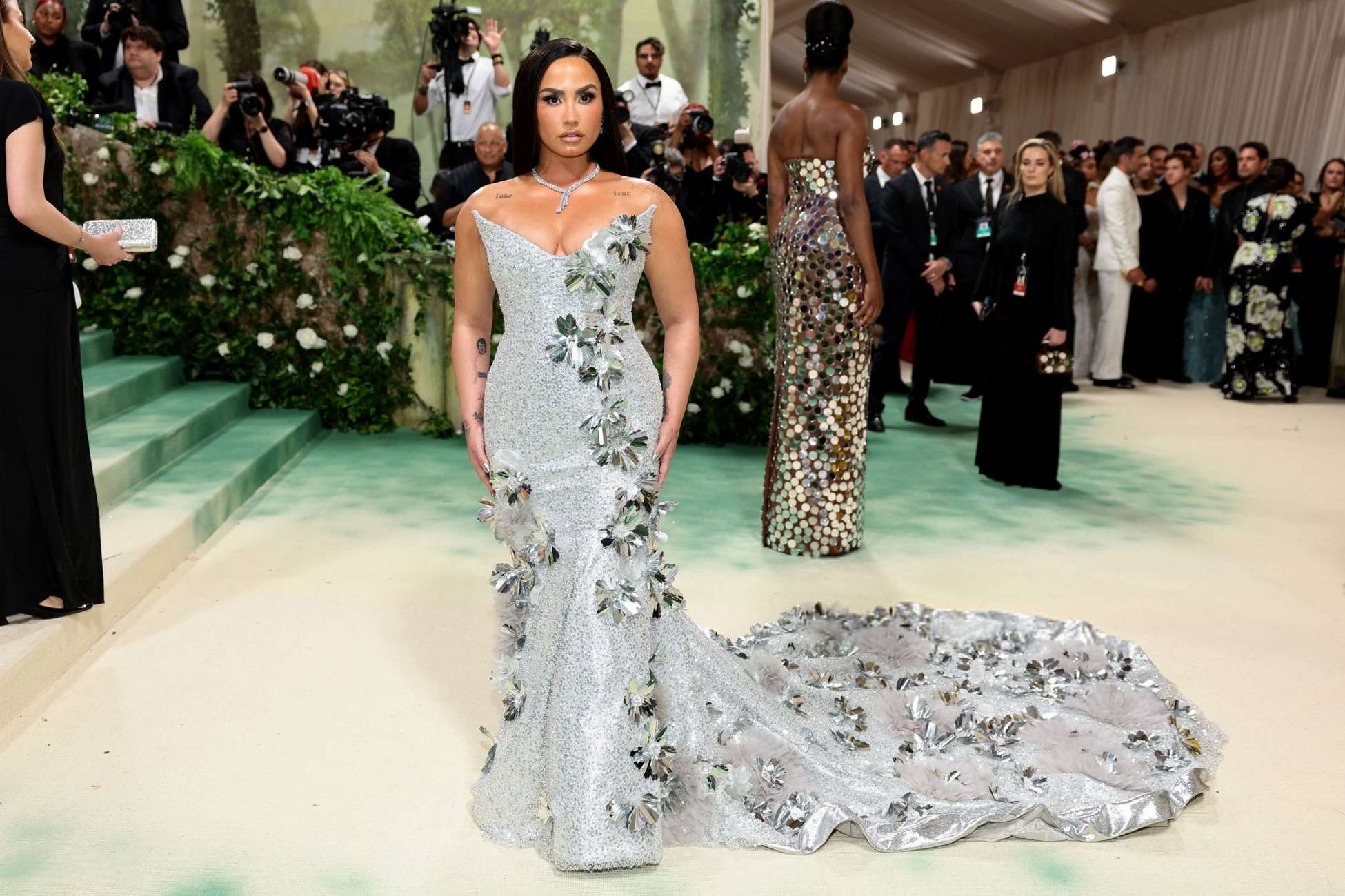 Demi_Lovato_-2024_Met_Gala_on_in_New_York_May_62C_2024_17.jpg