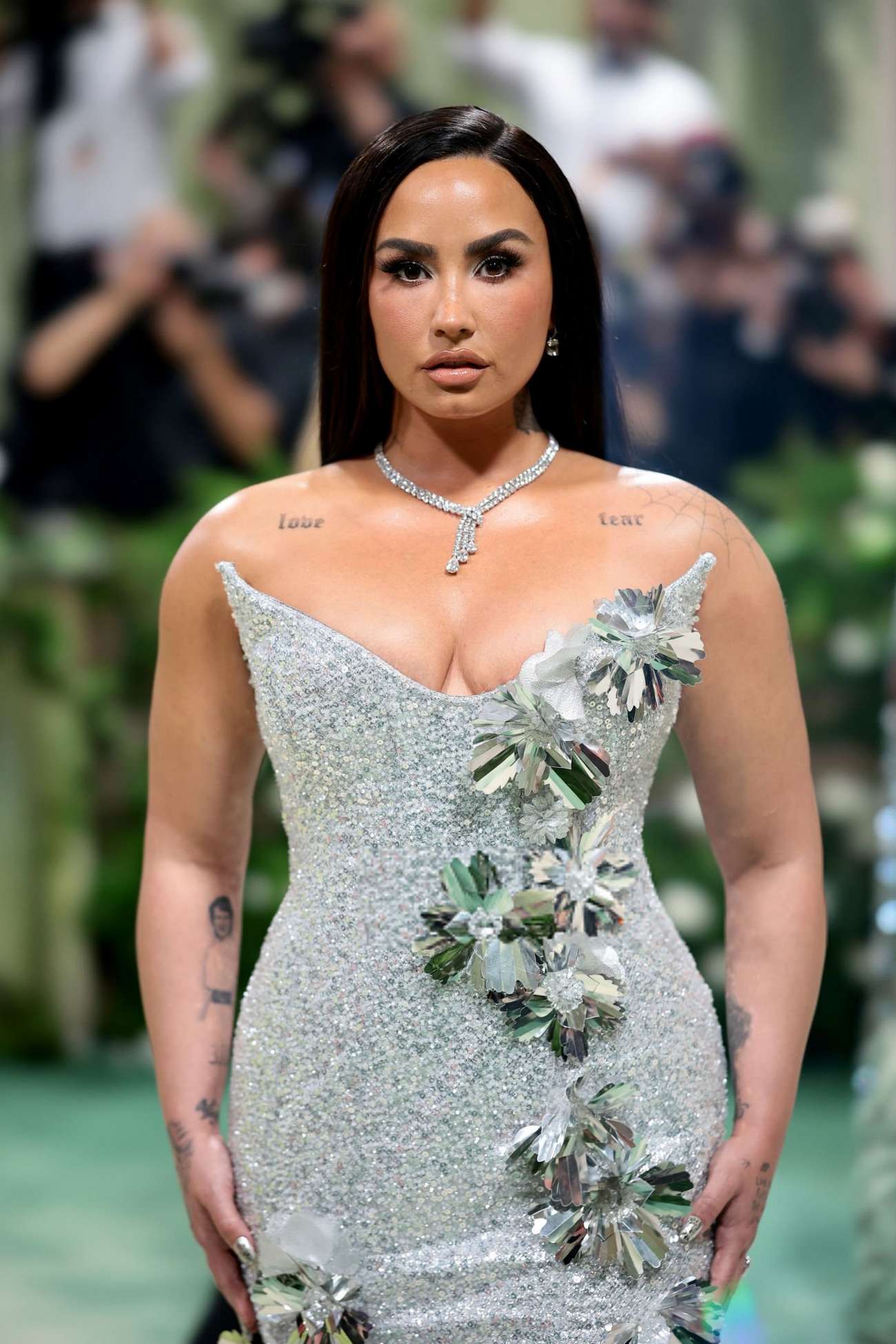 Demi_Lovato_-2024_Met_Gala_on_in_New_York_May_62C_2024_18.jpg