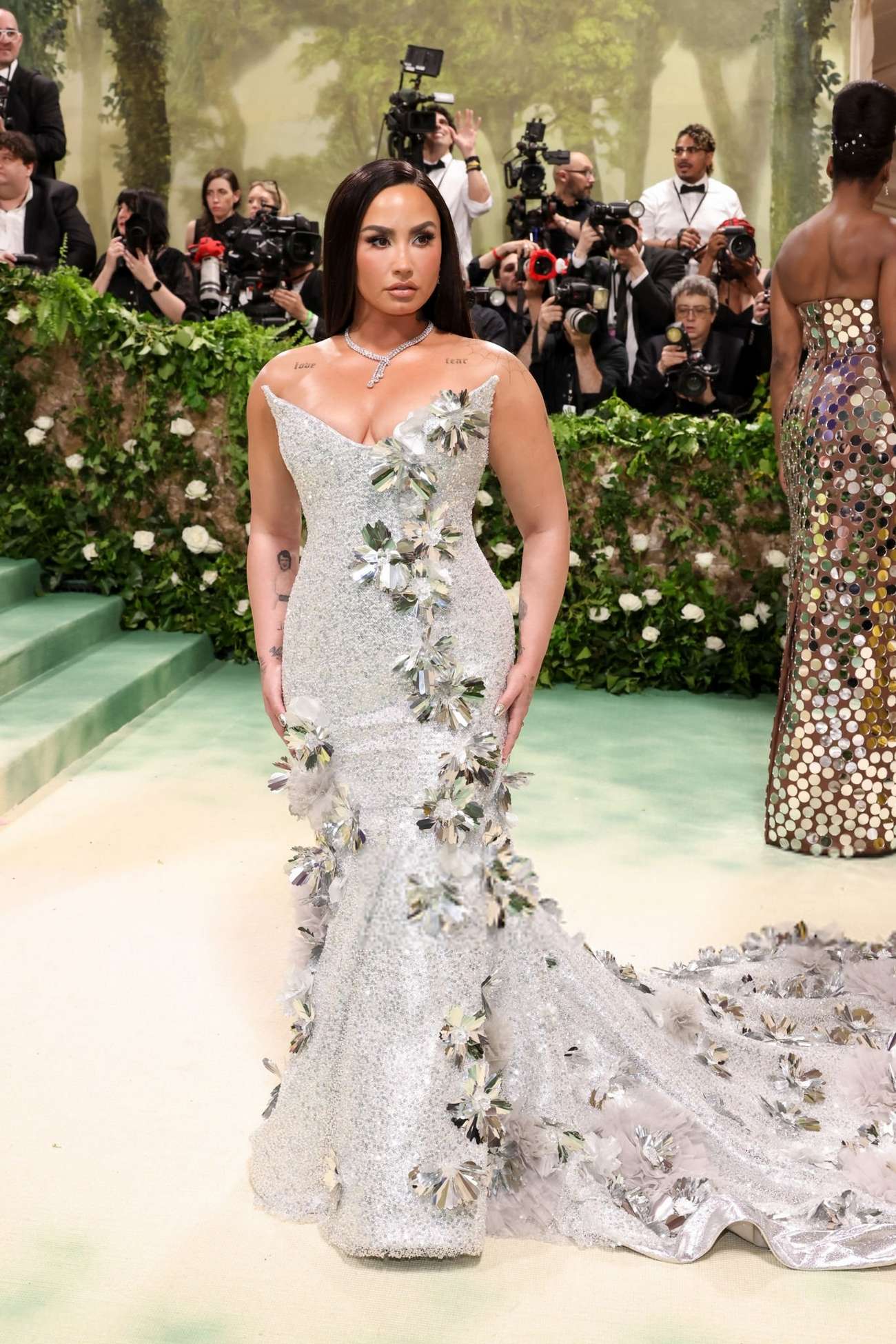 Demi_Lovato_-2024_Met_Gala_on_in_New_York_May_62C_2024_22.jpg