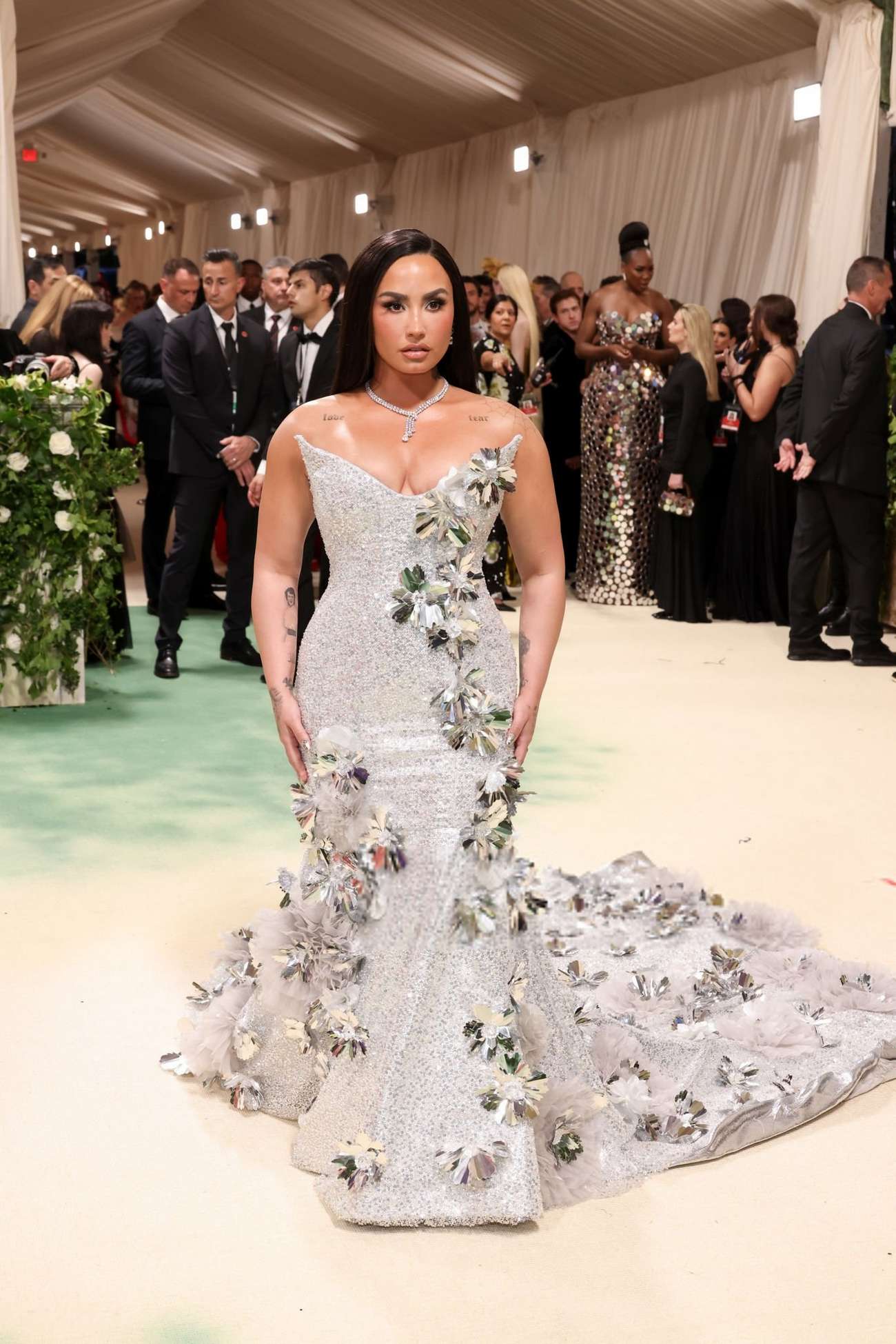 Demi_Lovato_-2024_Met_Gala_on_in_New_York_May_62C_2024_24.jpg