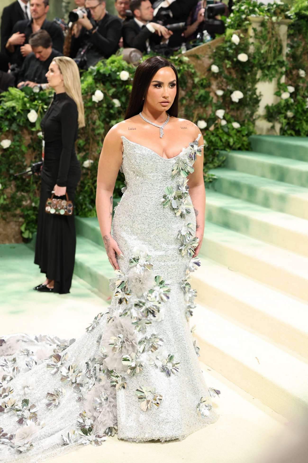 Demi_Lovato_-2024_Met_Gala_on_in_New_York_May_62C_2024_25.jpg