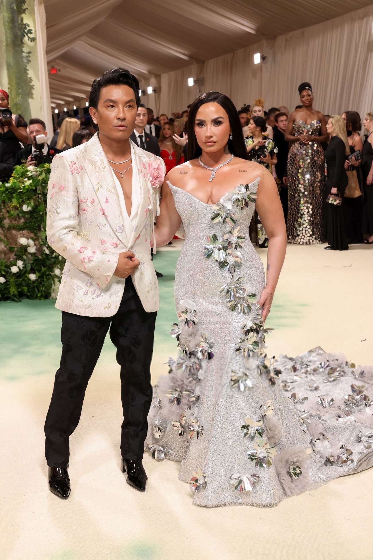 Demi_Lovato_-2024_Met_Gala_on_in_New_York_May_62C_2024_26.jpg