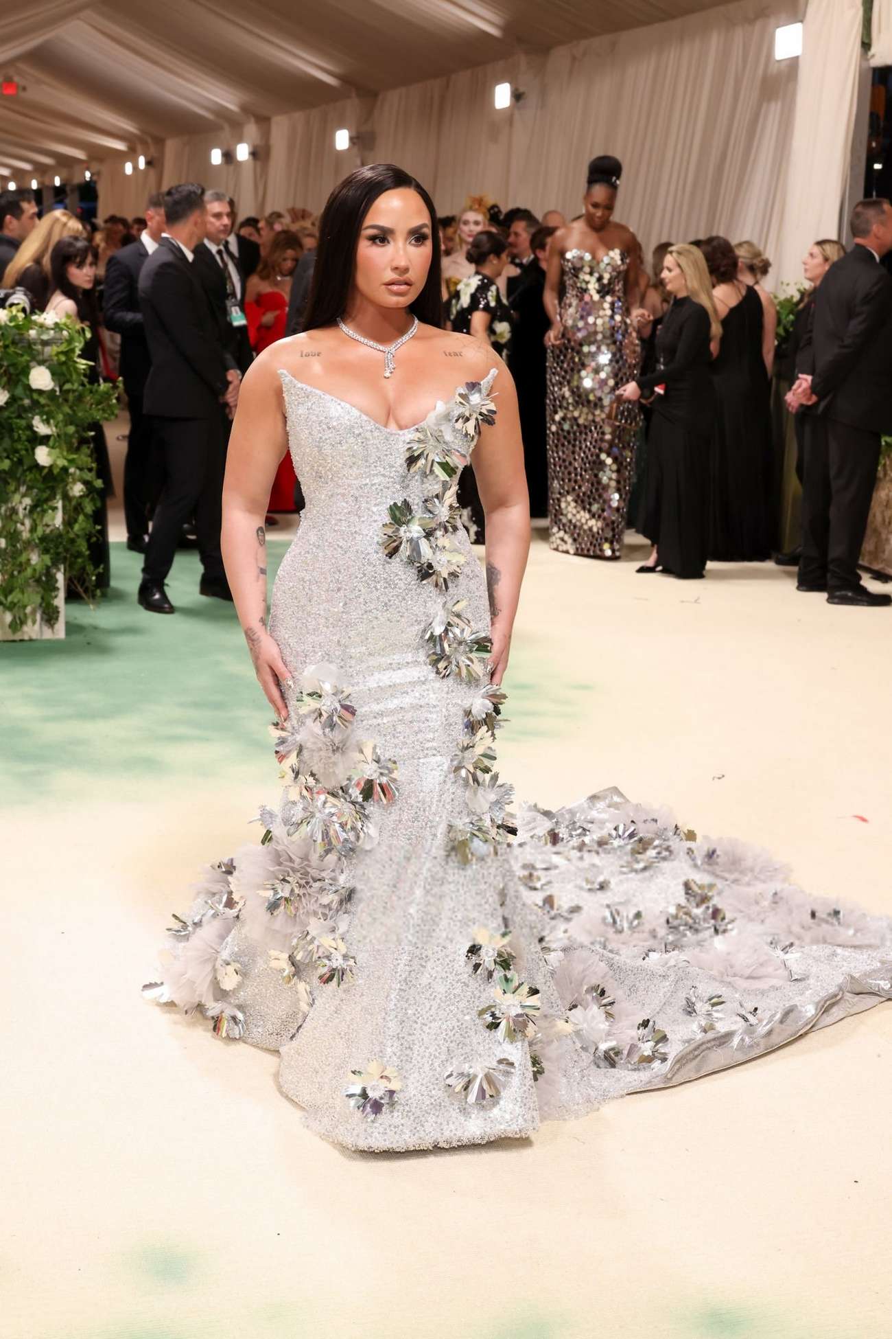 Demi_Lovato_-2024_Met_Gala_on_in_New_York_May_62C_2024_27.jpg