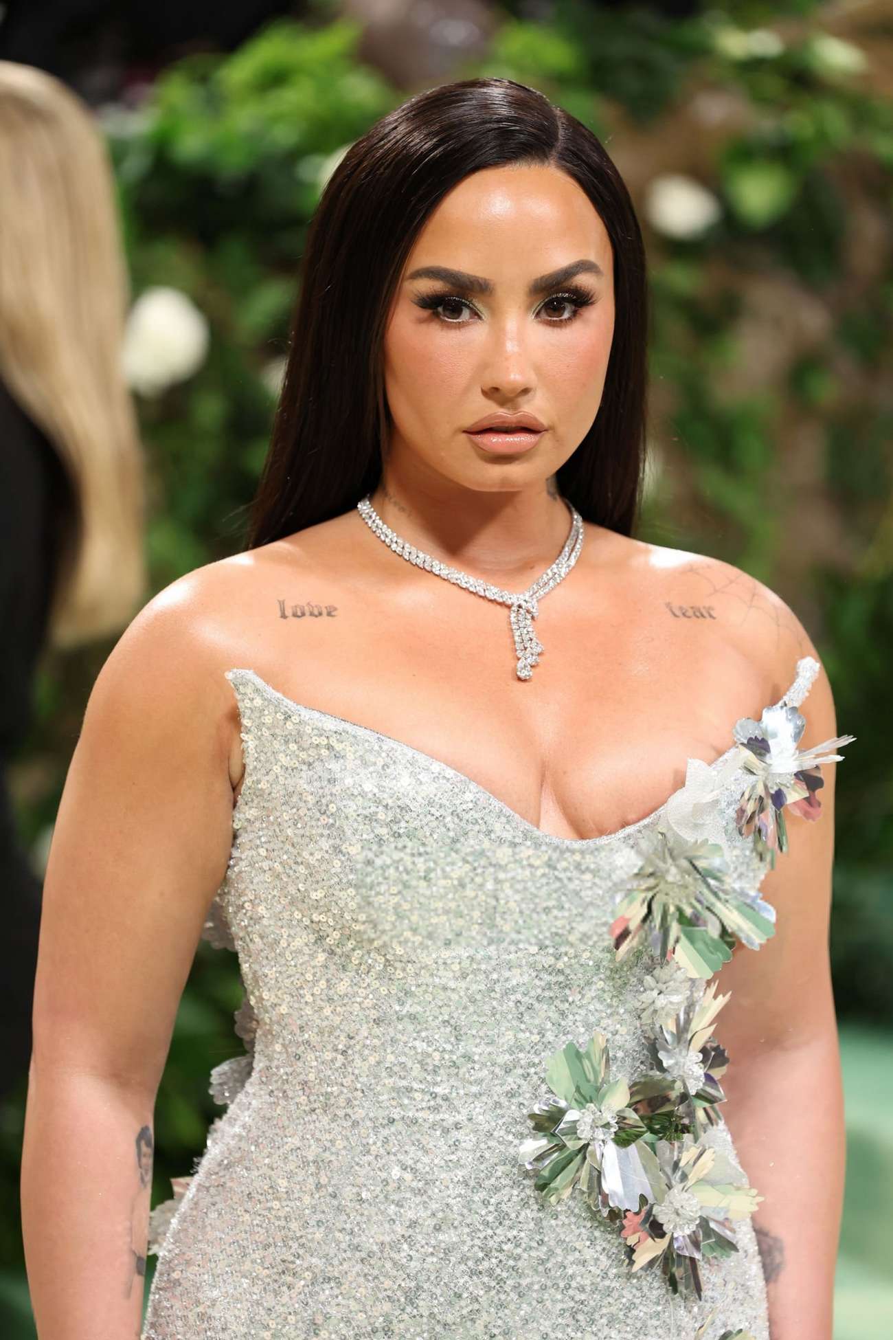Demi_Lovato_-2024_Met_Gala_on_in_New_York_May_62C_2024_35.jpg