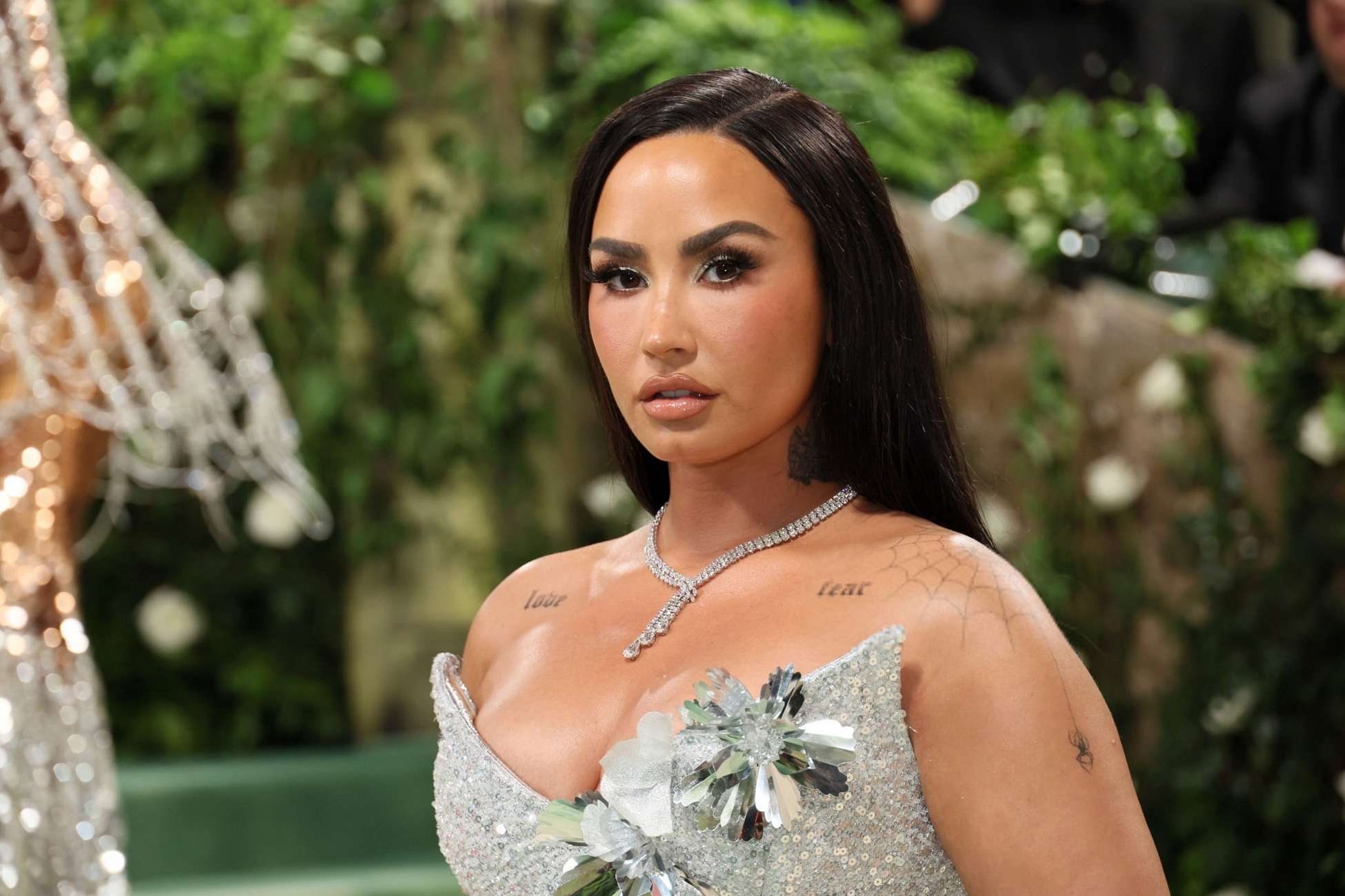 Demi_Lovato_-2024_Met_Gala_on_in_New_York_May_62C_2024_40.jpg