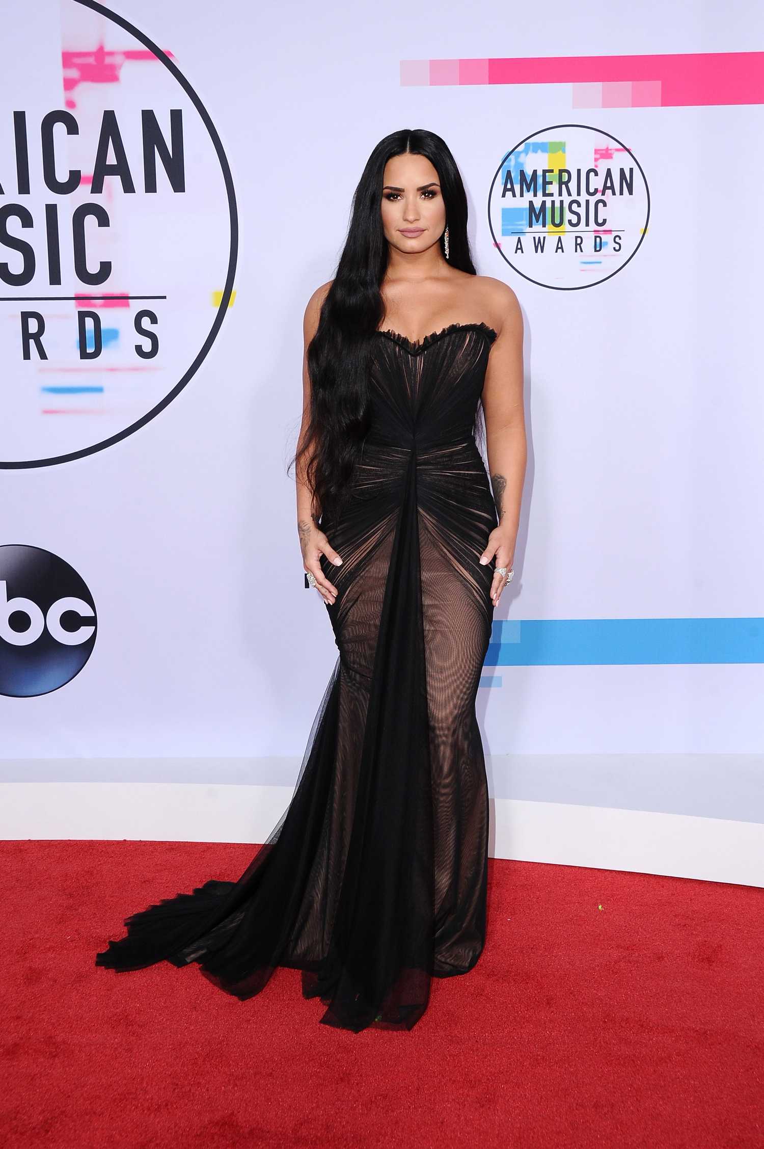 Demi_Lovato_-_2017_American_Music_Awards_-_November_19-03.jpg Demi_Lovato_-_2017_American_Music_Awards_-_November_19-03.jpg