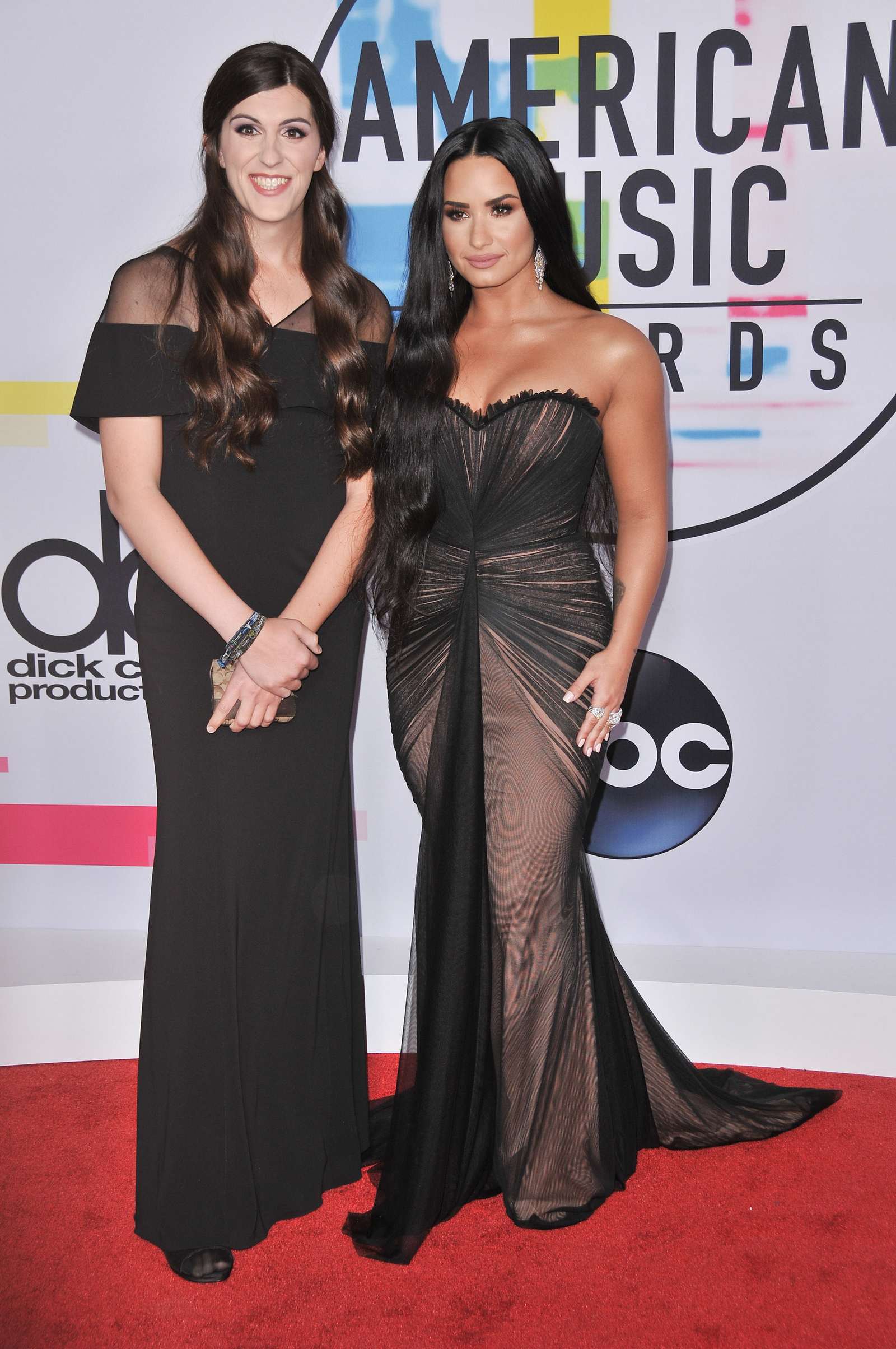 Demi_Lovato_-_2017_American_Music_Awards_-_November_19-10.jpg